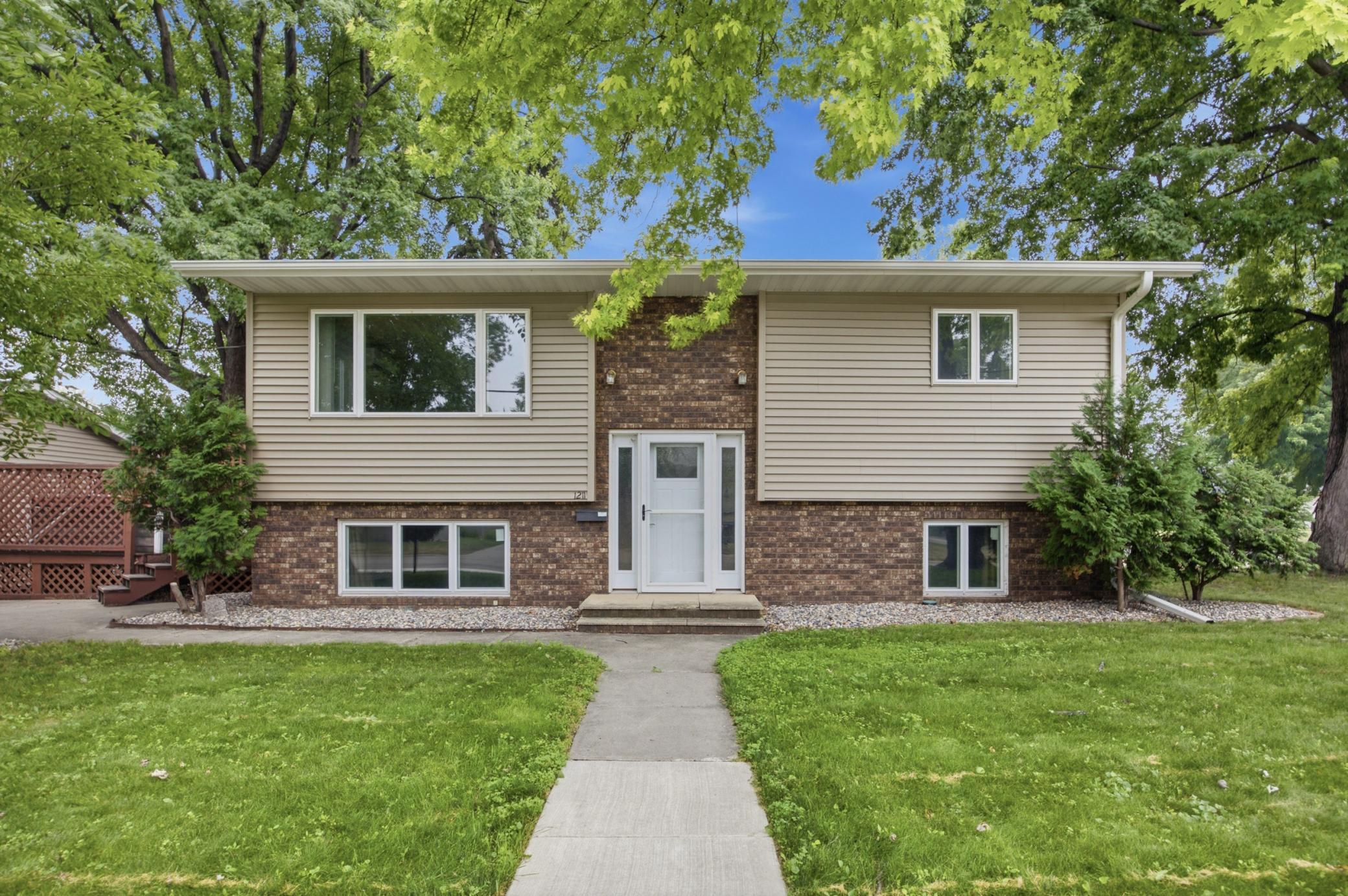 1976 single family home for sale at 1211 Hall Avenue in Breckenridge, MN — 3 bed, 2 bath