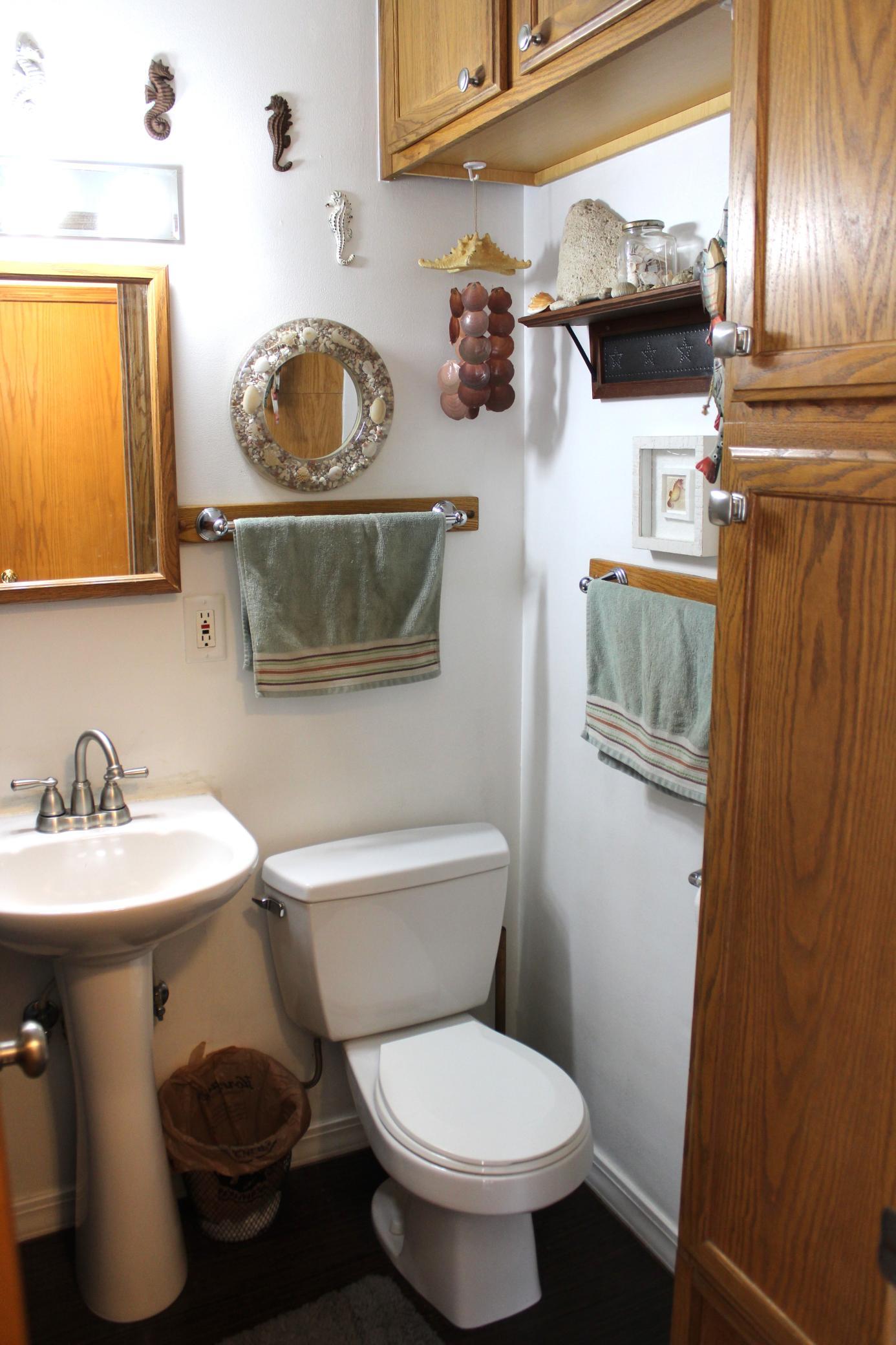 1951 duplex for sale at 1806-1808 S 8th Avenue S in Fargo, ND — 4 bed, 2 bath (photo 11 of 37)