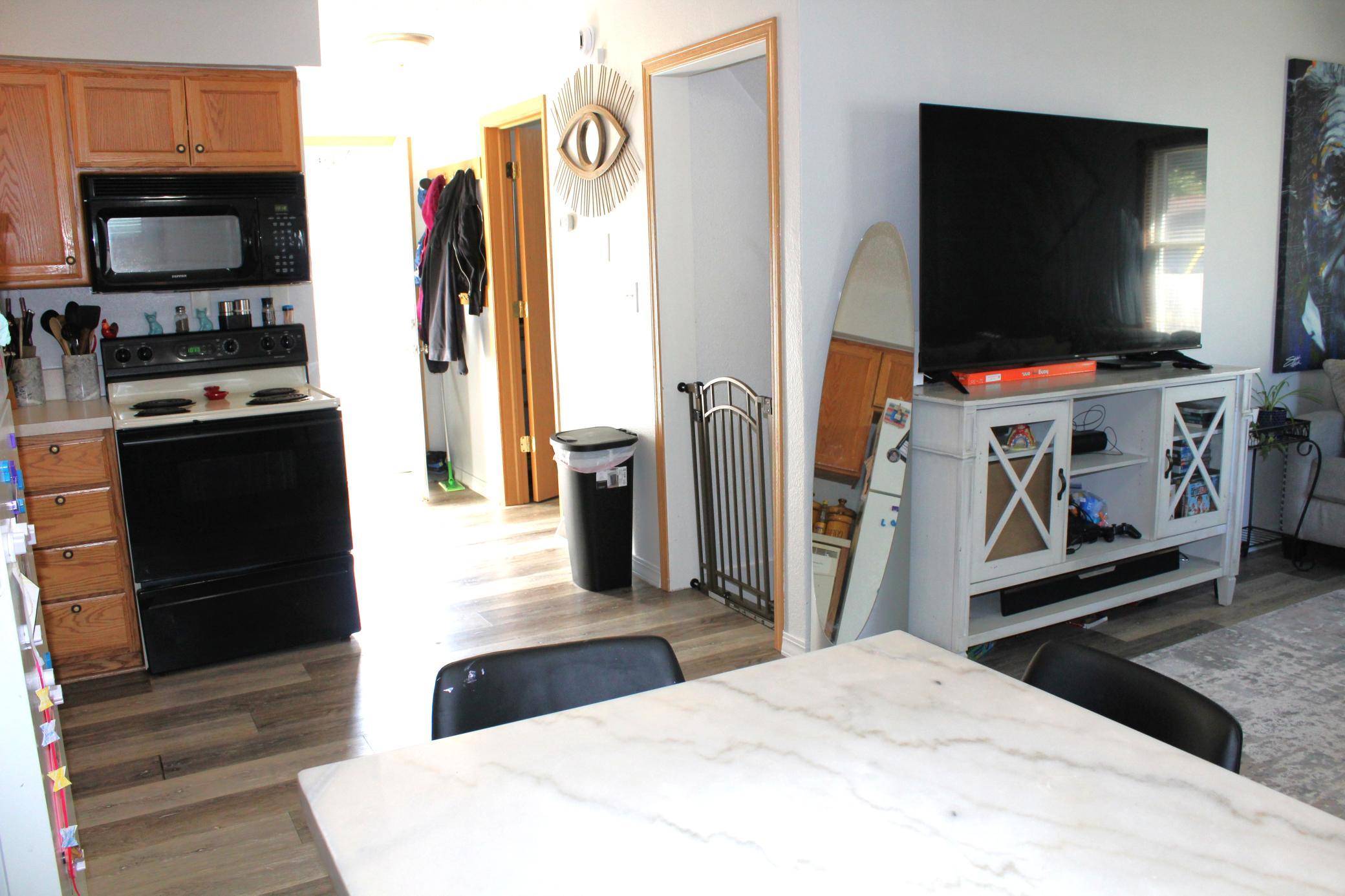 1951 duplex for sale at 1806-1808 S 8th Avenue S in Fargo, ND — 4 bed, 2 bath (photo 19 of 37)