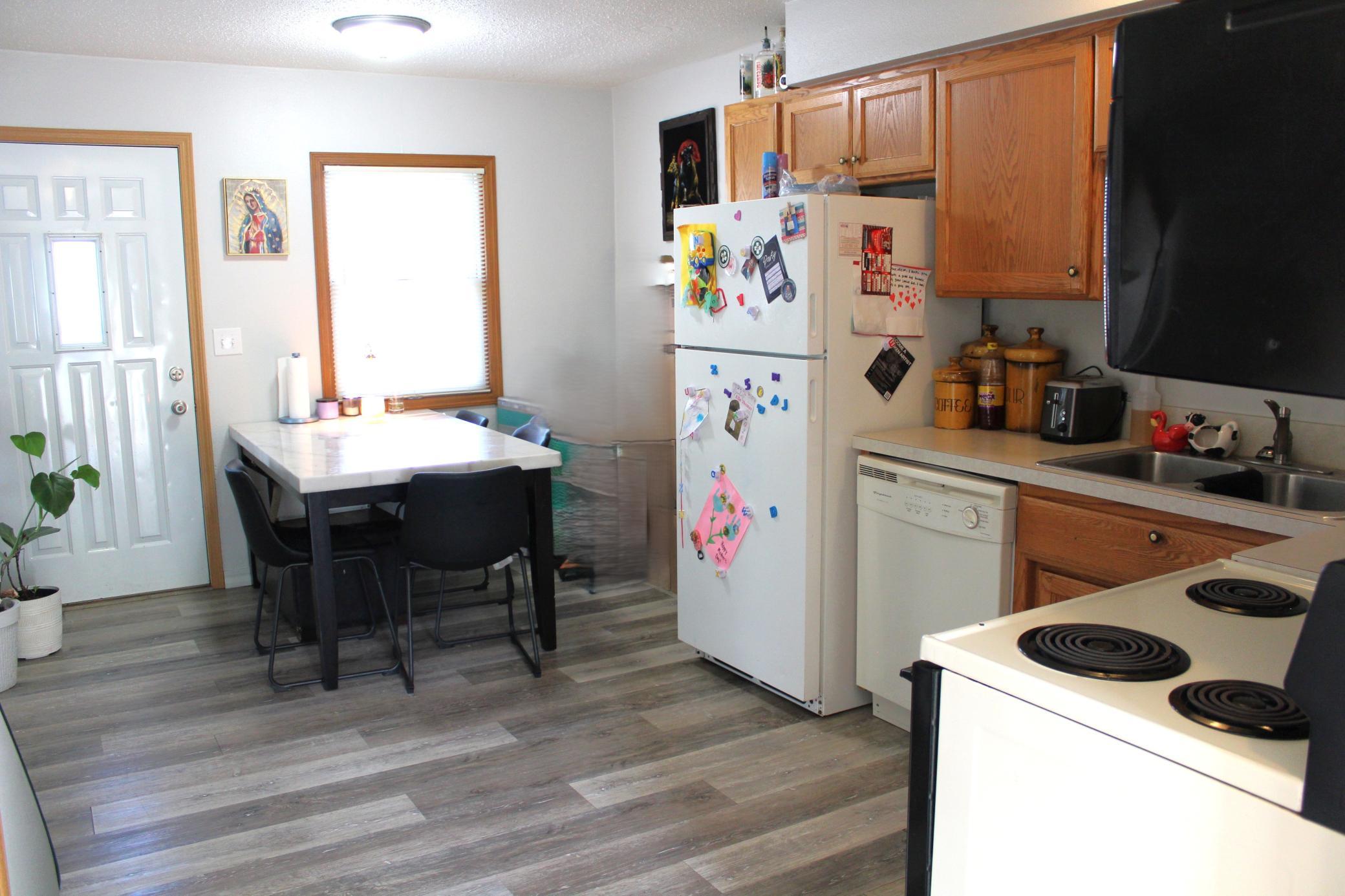 1951 duplex for sale at 1806-1808 S 8th Avenue S in Fargo, ND — 4 bed, 2 bath (photo 20 of 37)