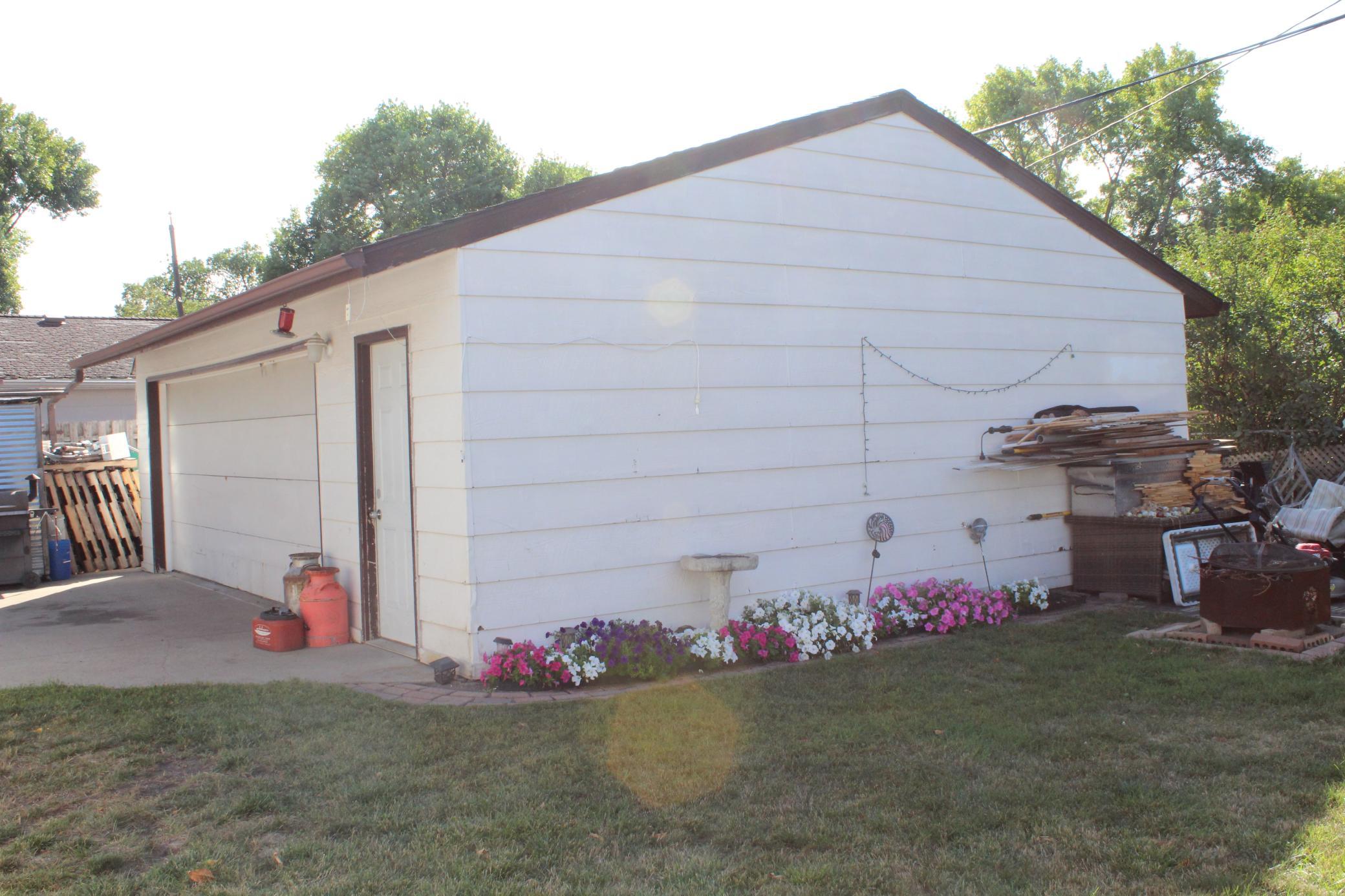1951 duplex for sale at 1806-1808 S 8th Avenue S in Fargo, ND — 4 bed, 2 bath (photo 36 of 37)