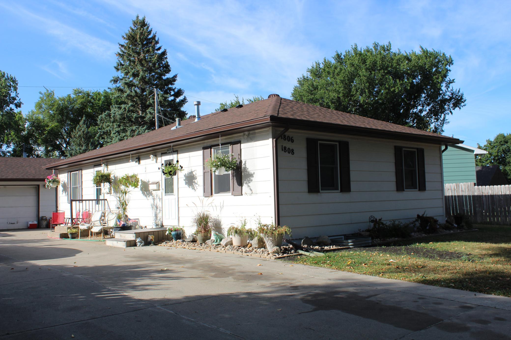 1951 duplex for sale at 1806-1808 S 8th Avenue S in Fargo, ND — 4 bed, 2 bath (photo 37 of 37)