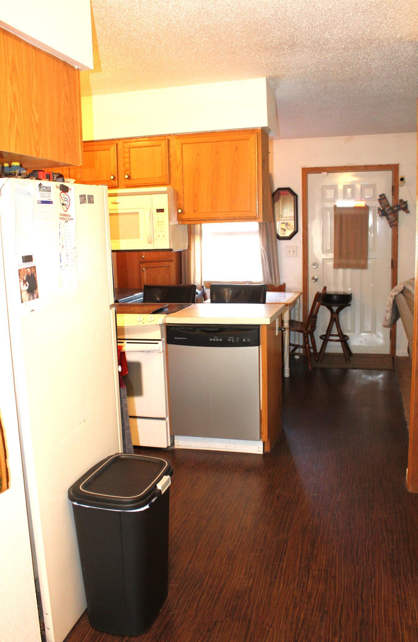 1951 duplex for sale at 1806-1808 S 8th Avenue S in Fargo, ND — 4 bed, 2 bath (photo 5 of 37)