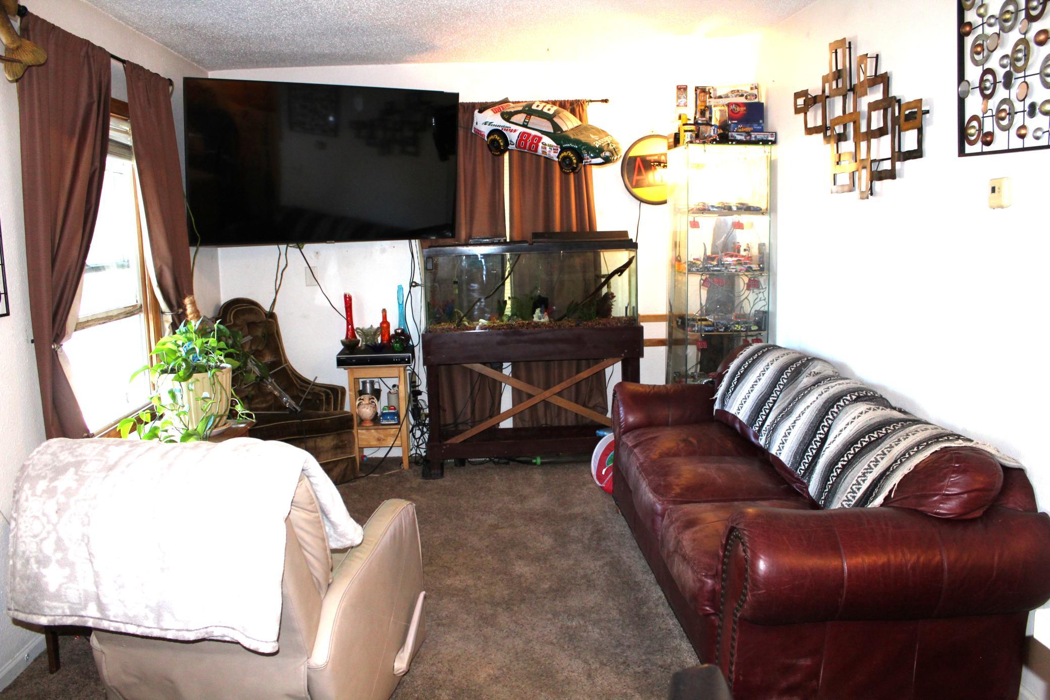 1951 duplex for sale at 1806-1808 S 8th Avenue S in Fargo, ND — 4 bed, 2 bath (photo 8 of 37)