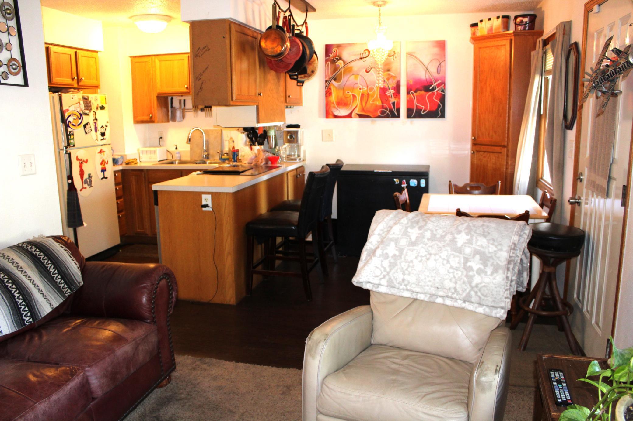 1951 duplex for sale at 1806-1808 S 8th Avenue S in Fargo, ND — 4 bed, 2 bath (photo 9 of 37)