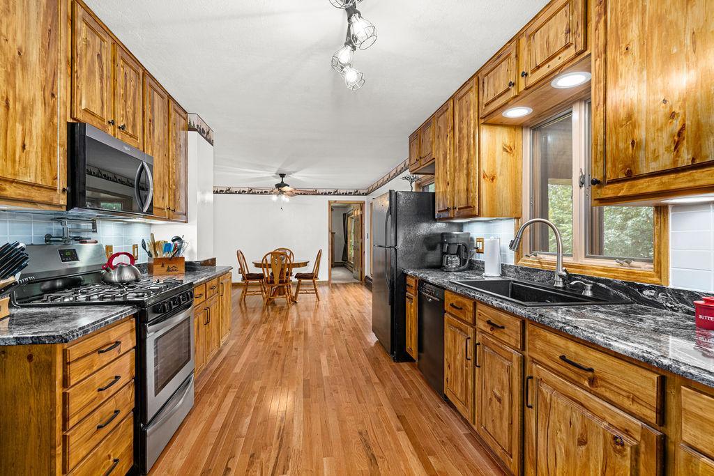 1950 single family home for sale at 34812 E County Road 218 in Grand Rapids, MN — 3 bed, 3 bath (photo 16 of 59)