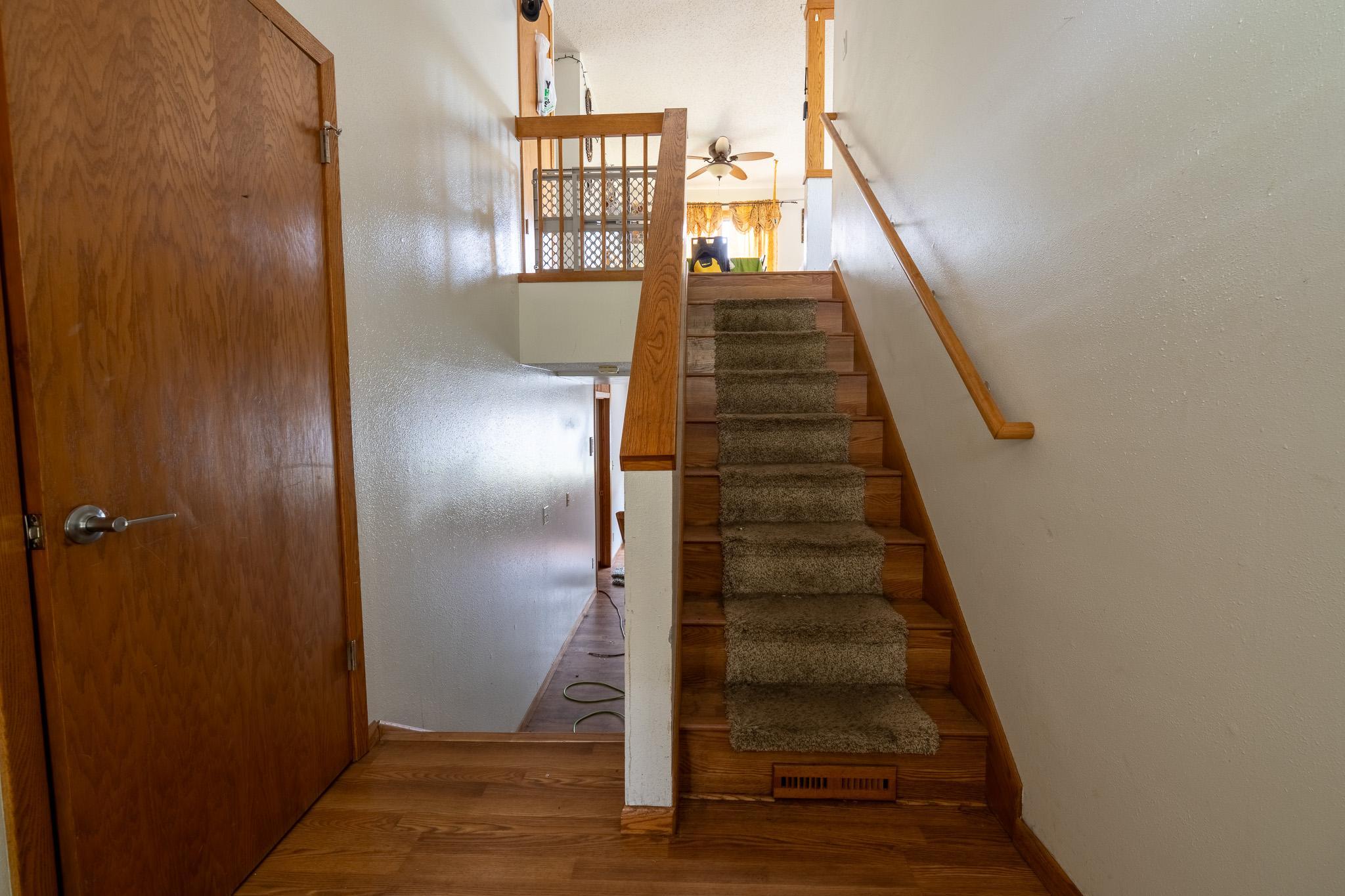 1977 single family home for sale at 202 11th Avenue E in West Fargo, ND — 3 bed, 2 bath (photo 2 of 27)