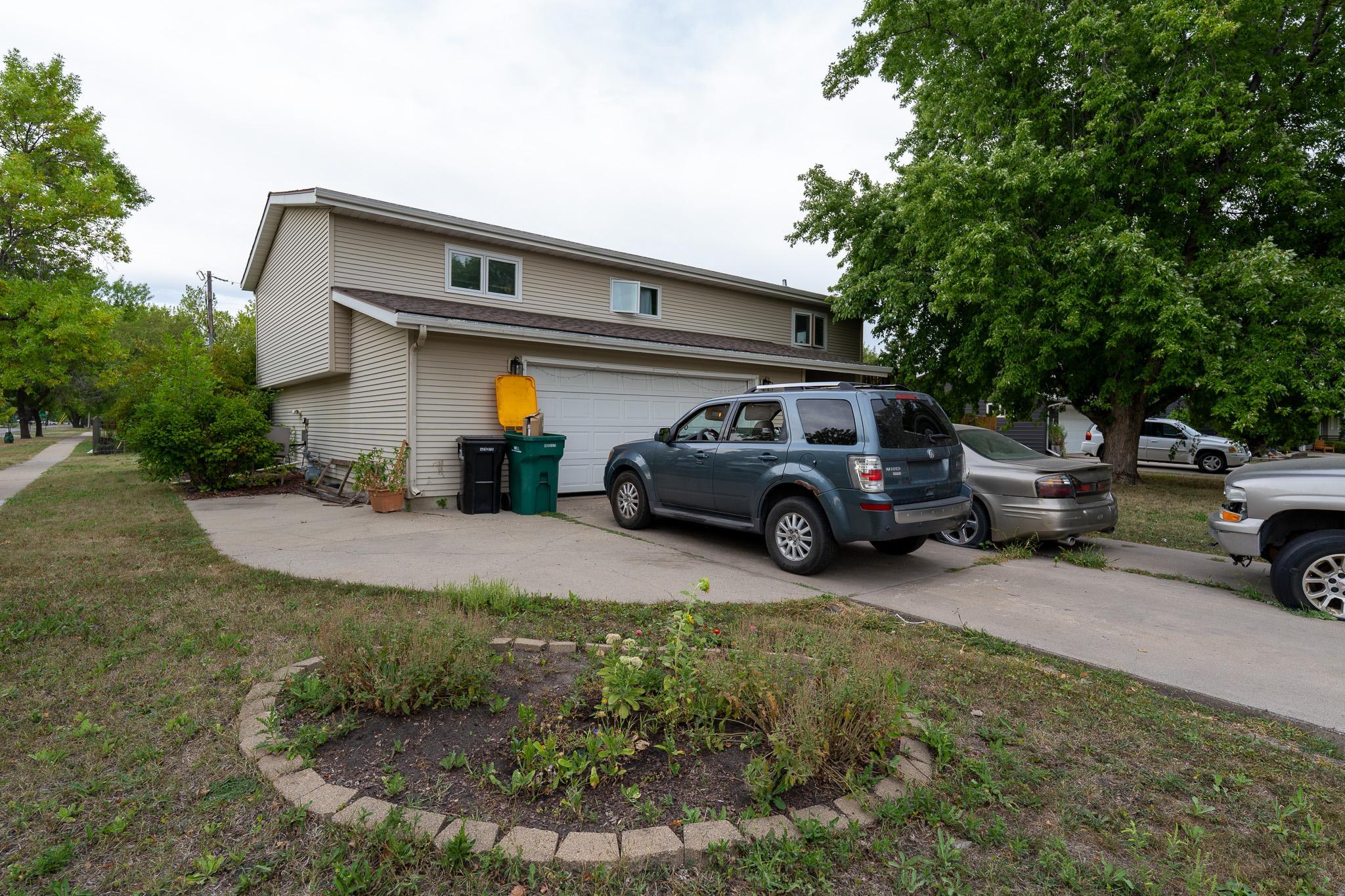 1977 single family home for sale at 202 11th Avenue E in West Fargo, ND — 3 bed, 2 bath (photo 19 of 27)