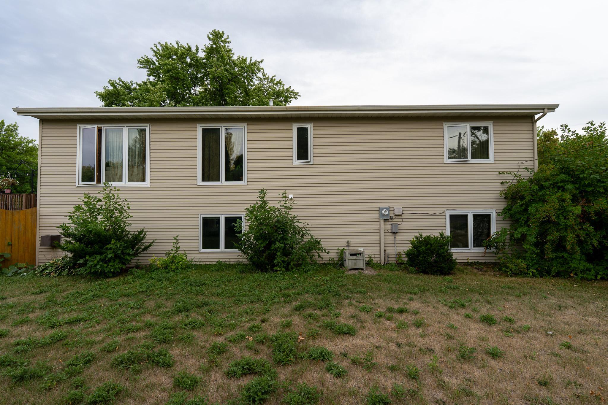 1977 single family home for sale at 202 11th Avenue E in West Fargo, ND — 3 bed, 2 bath (photo 23 of 27)
