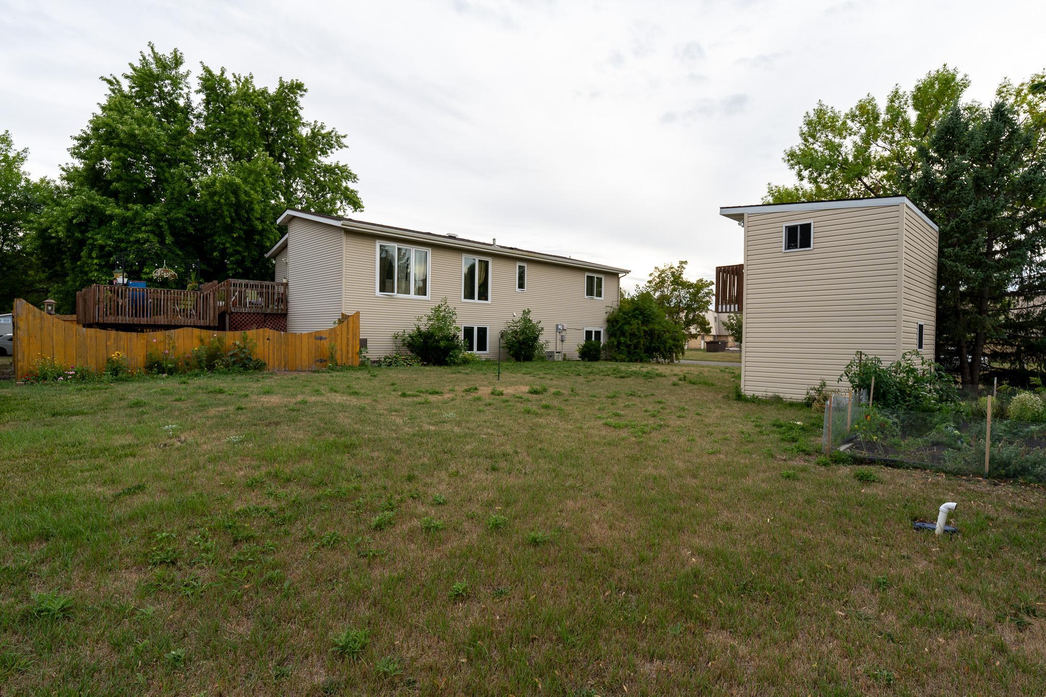 1977 single family home for sale at 202 11th Avenue E in West Fargo, ND — 3 bed, 2 bath (photo 24 of 27)