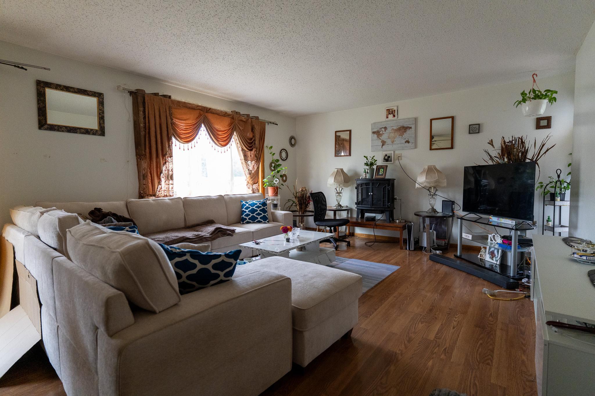 1977 single family home for sale at 202 11th Avenue E in West Fargo, ND — 3 bed, 2 bath (photo 4 of 27)