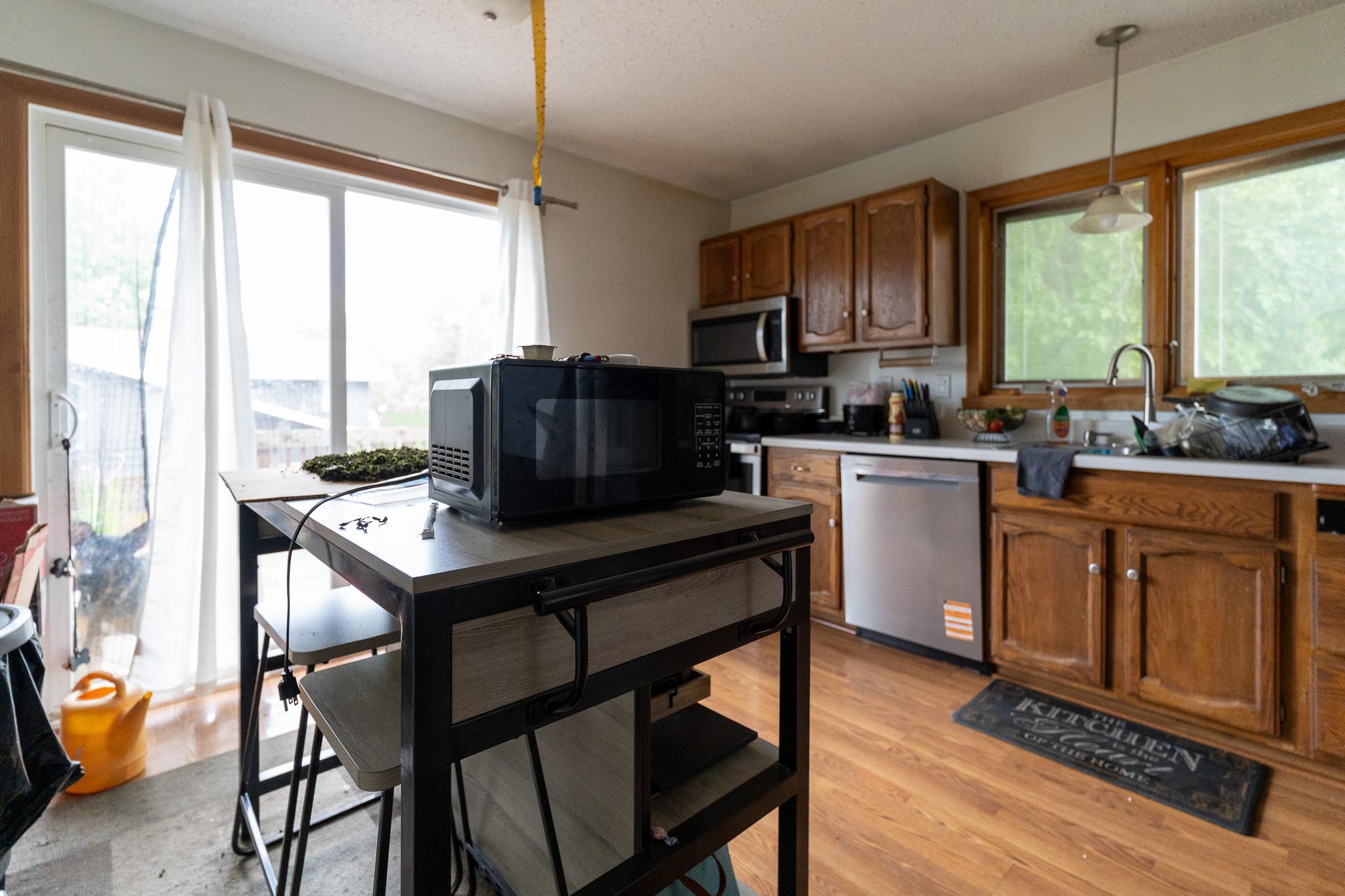 1977 single family home for sale at 202 11th Avenue E in West Fargo, ND — 3 bed, 2 bath (photo 5 of 27)