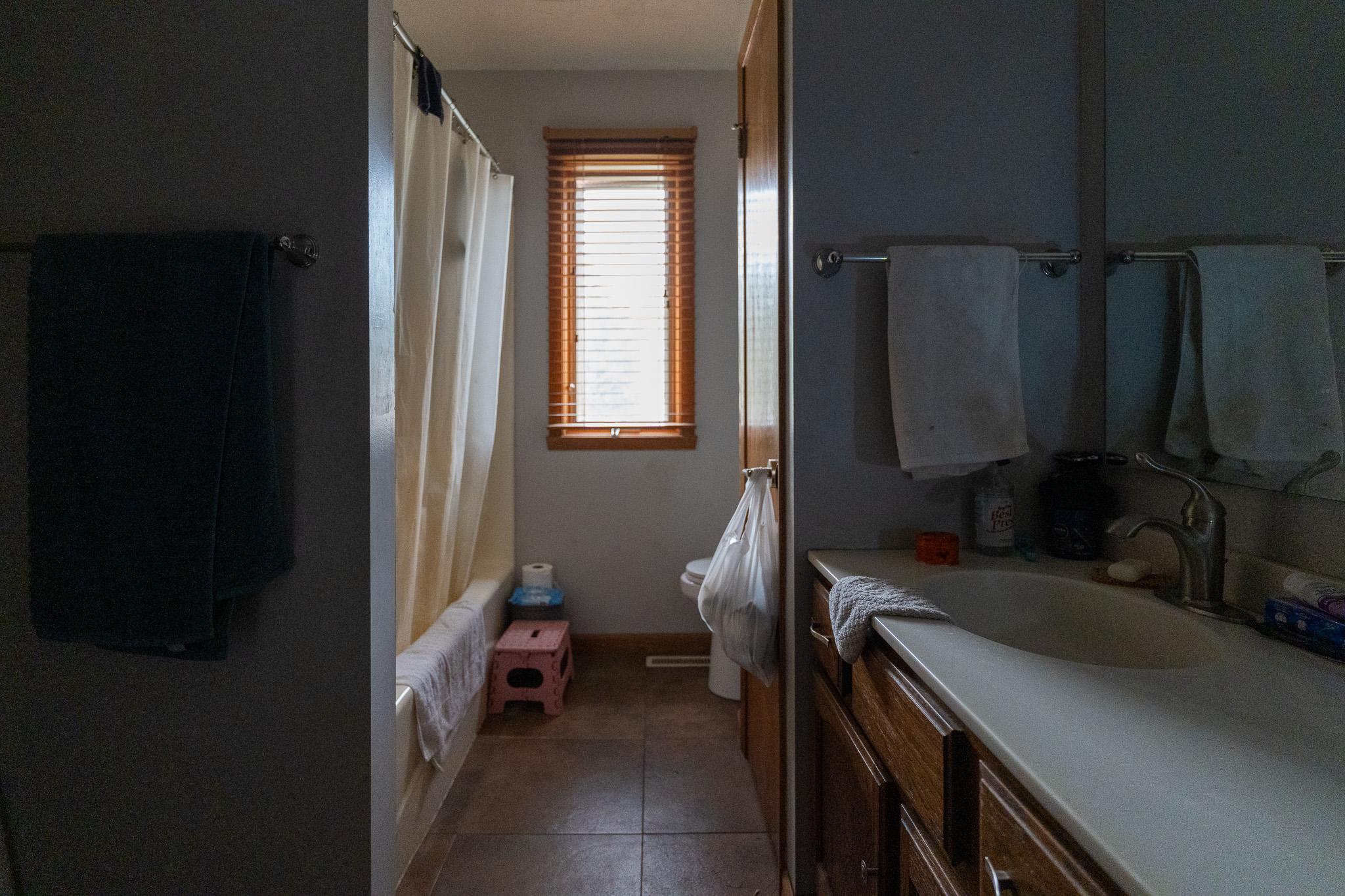 1977 single family home for sale at 202 11th Avenue E in West Fargo, ND — 3 bed, 2 bath (photo 7 of 27)