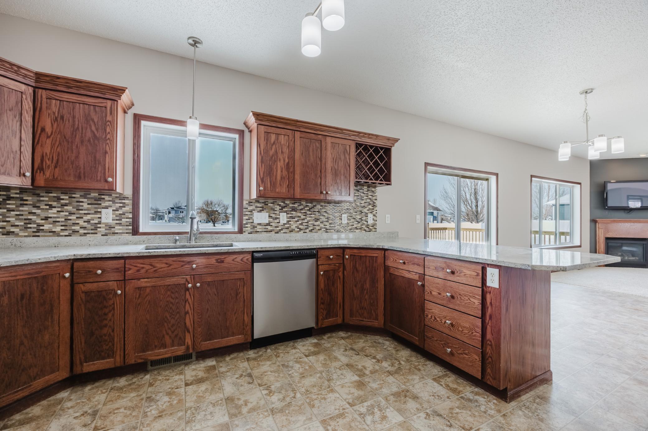 2006 single family home for sale at 3698 N Sedona Drive in West Fargo, ND — 5 bed, 4 bath (photo 11 of 48)