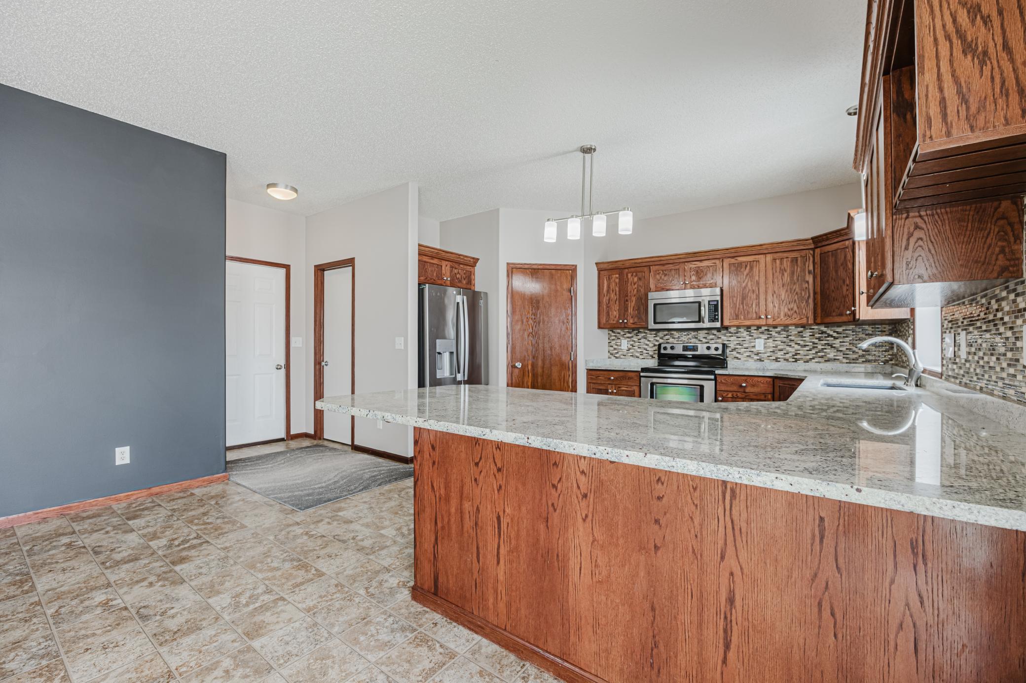 2006 single family home for sale at 3698 N Sedona Drive in West Fargo, ND — 5 bed, 4 bath (photo 12 of 48)