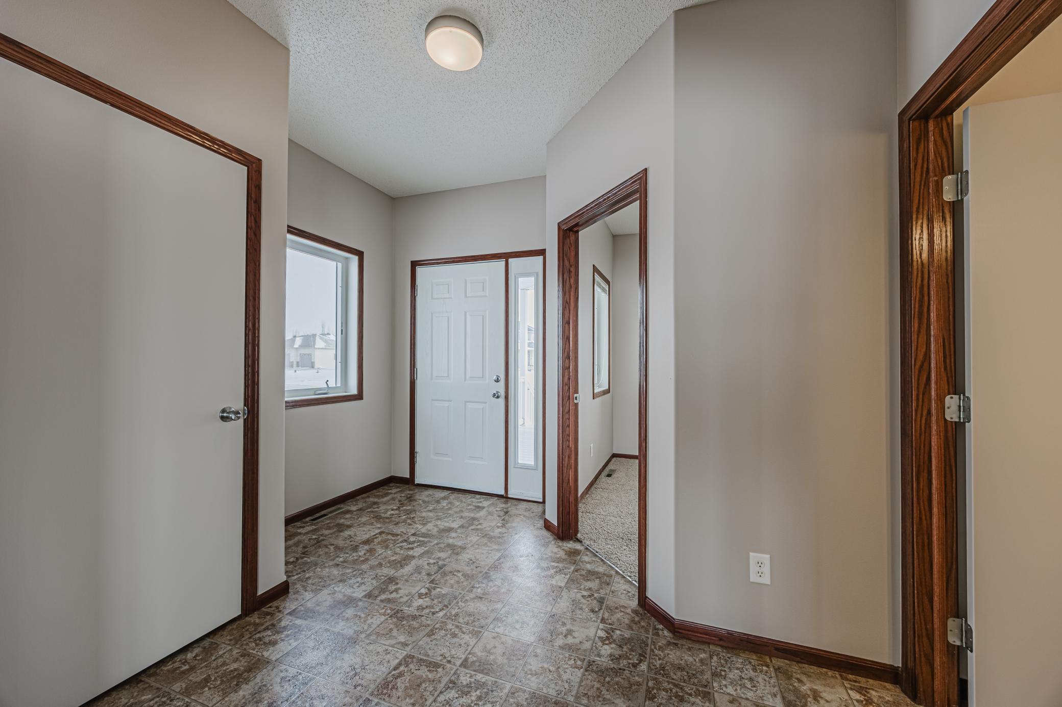 2006 single family home for sale at 3698 N Sedona Drive in West Fargo, ND — 5 bed, 4 bath (photo 3 of 48)