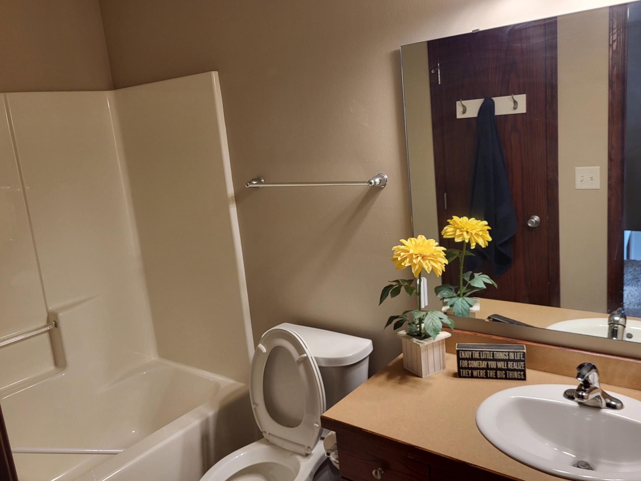 2006 single family home for sale at 3698 N Sedona Drive in West Fargo, ND — 5 bed, 4 bath (photo 25 of 48)