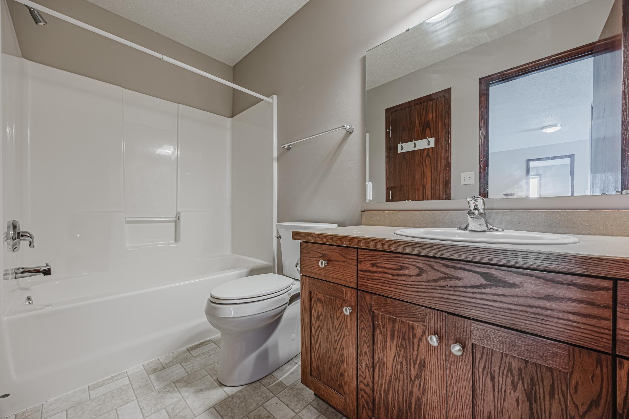 2006 single family home for sale at 3698 N Sedona Drive in West Fargo, ND — 5 bed, 4 bath (photo 27 of 48)