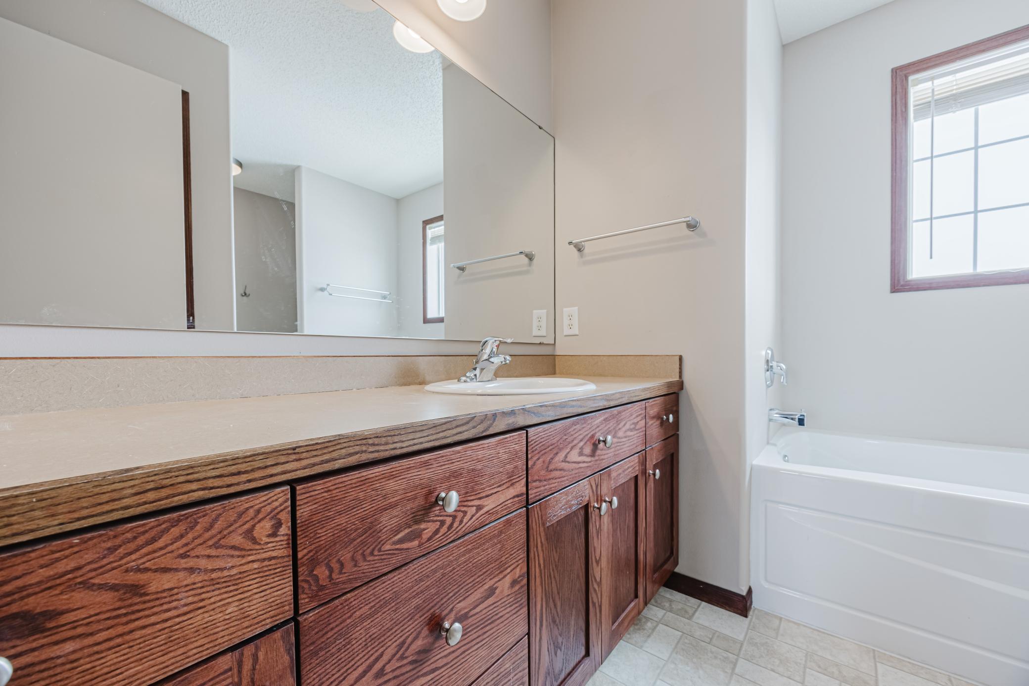 2006 single family home for sale at 3698 N Sedona Drive in West Fargo, ND — 5 bed, 4 bath (photo 31 of 48)