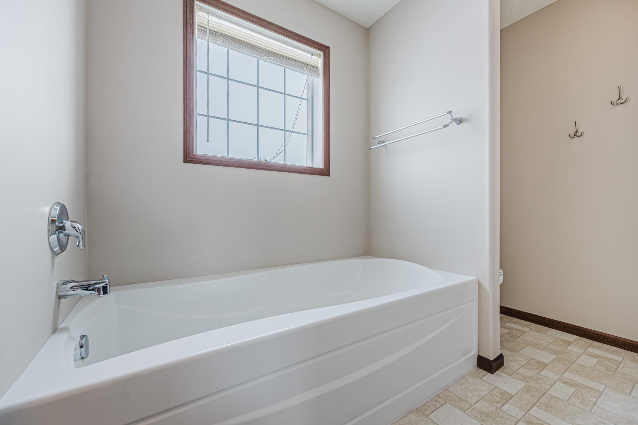 2006 single family home for sale at 3698 N Sedona Drive in West Fargo, ND — 5 bed, 4 bath (photo 34 of 48)