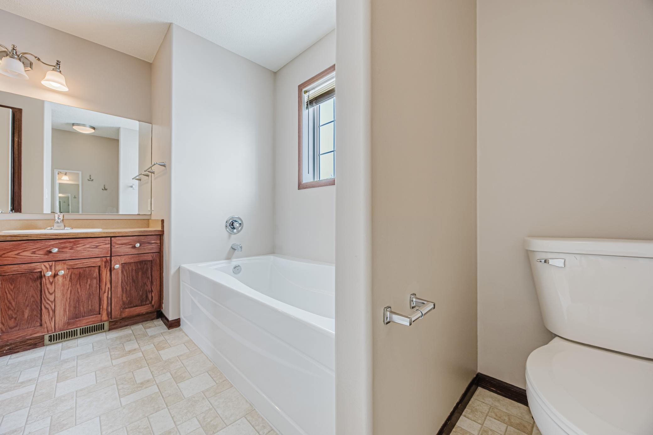 2006 single family home for sale at 3698 N Sedona Drive in West Fargo, ND — 5 bed, 4 bath (photo 35 of 48)