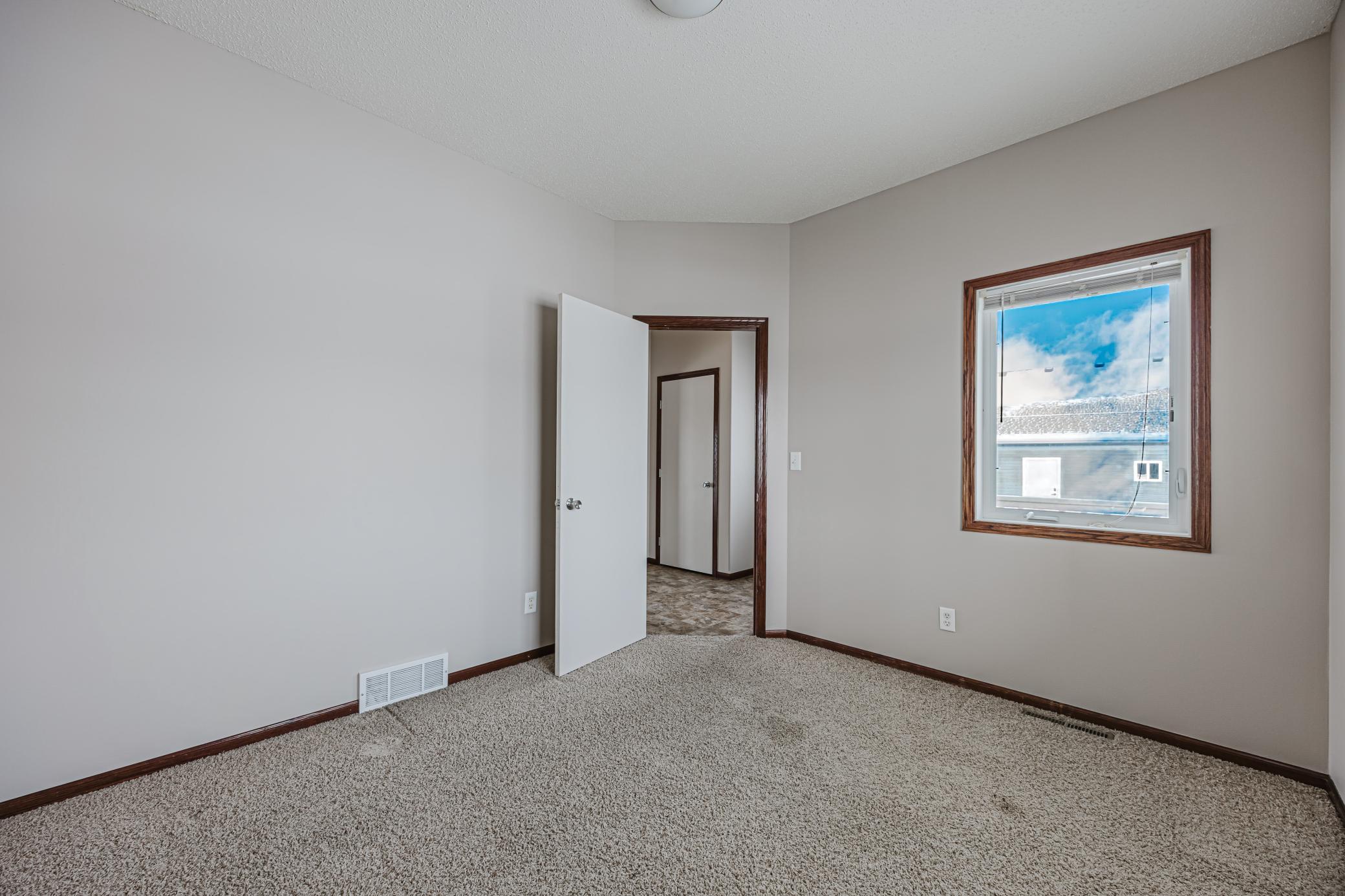 2006 single family home for sale at 3698 N Sedona Drive in West Fargo, ND — 5 bed, 4 bath (photo 5 of 48)