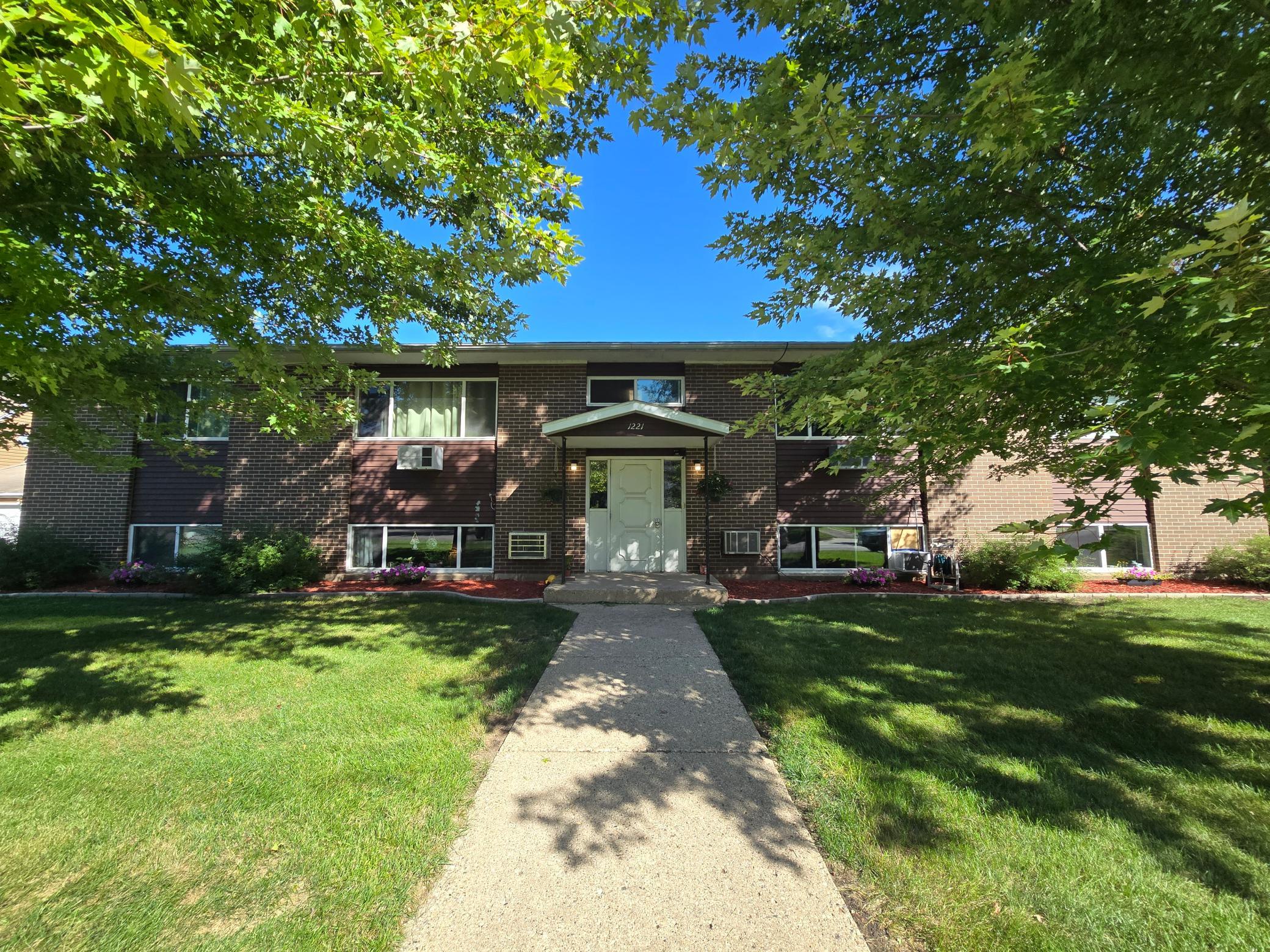 1971 single family home for sale at 1221 Madison Avenue, Unit 215 in Detroit Lakes, MN — 2 bed, 1 bath