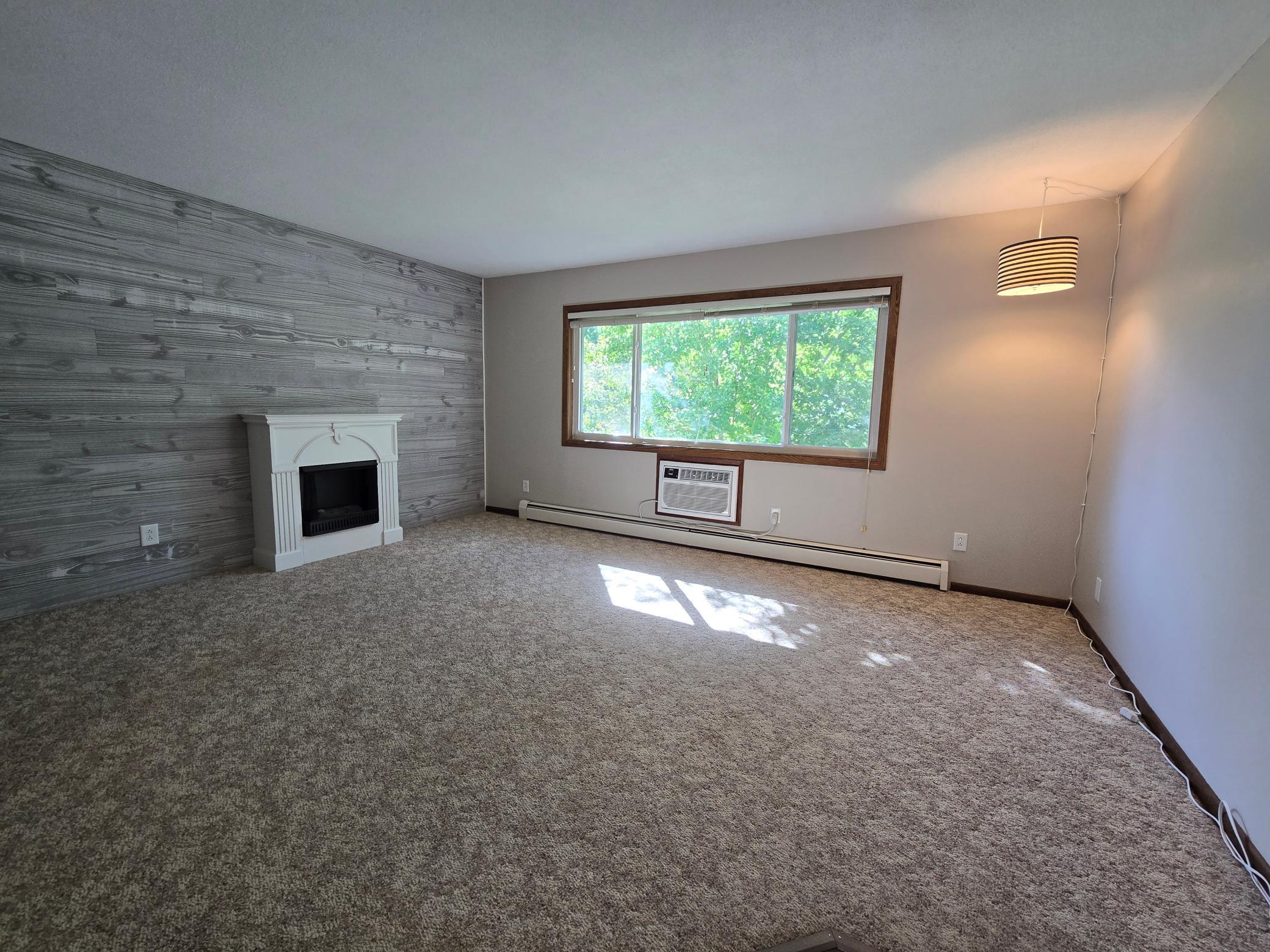 1971 single family home for sale at 1221 Madison Avenue, Unit 215 in Detroit Lakes, MN — 2 bed, 1 bath (photo 3 of 13)