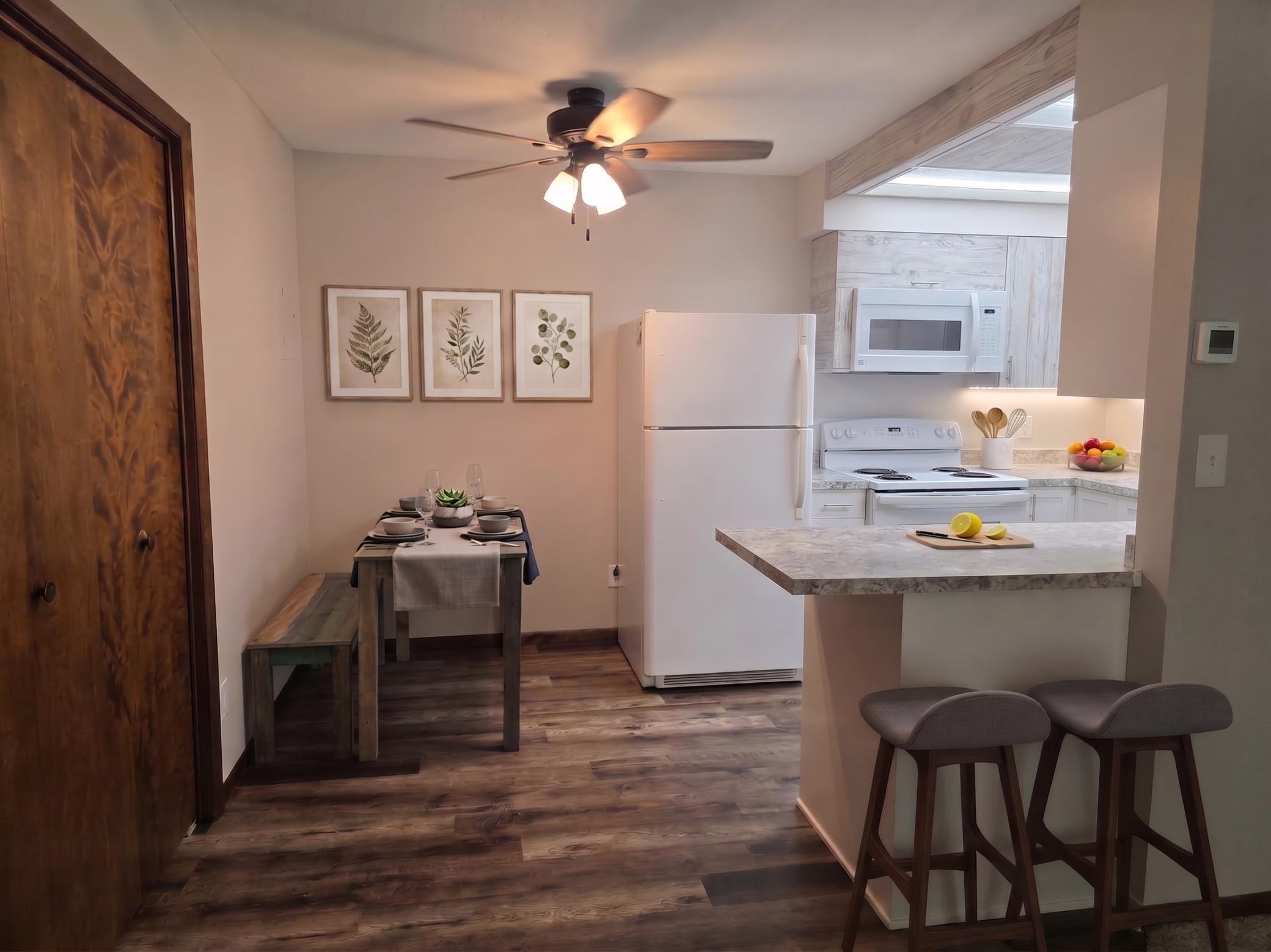 1971 single family home for sale at 1221 Madison Avenue, Unit 215 in Detroit Lakes, MN — 2 bed, 1 bath (photo 6 of 13)