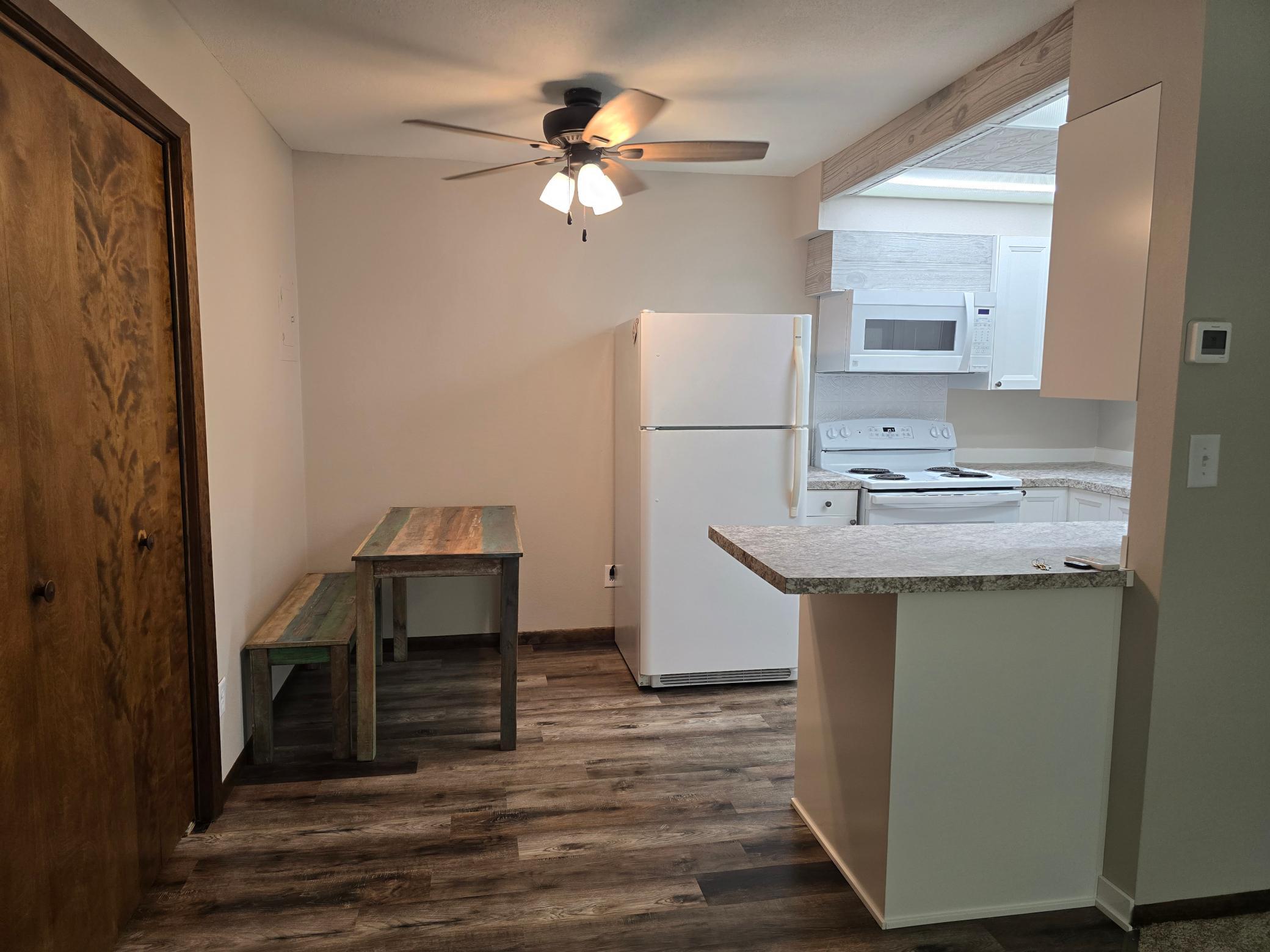 1971 single family home for sale at 1221 Madison Avenue, Unit 215 in Detroit Lakes, MN — 2 bed, 1 bath (photo 7 of 13)