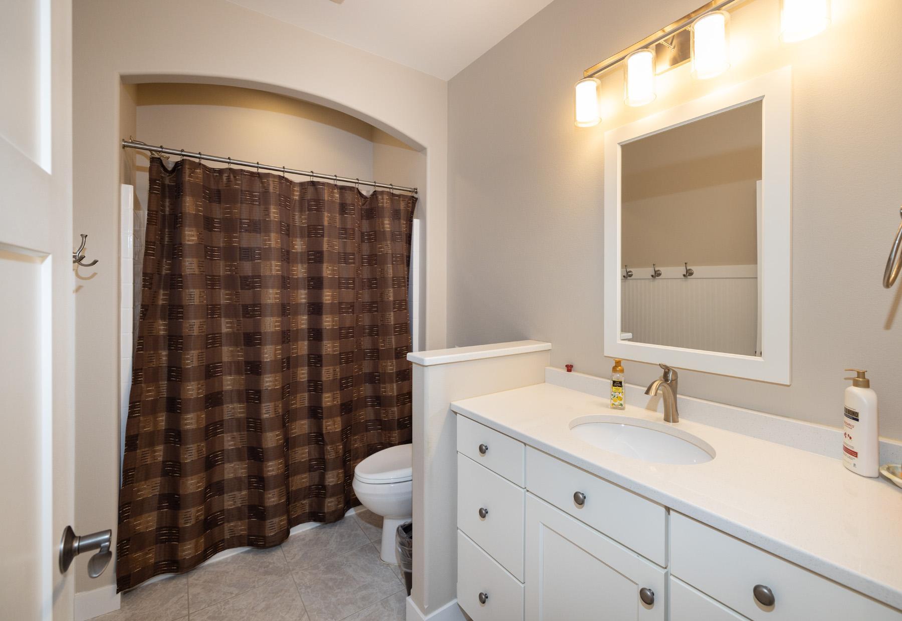 2016 single family home for sale at 4273 Coventry Drive S, Unit E in Fargo, ND — 3 bed, 2 bath (photo 13 of 42)