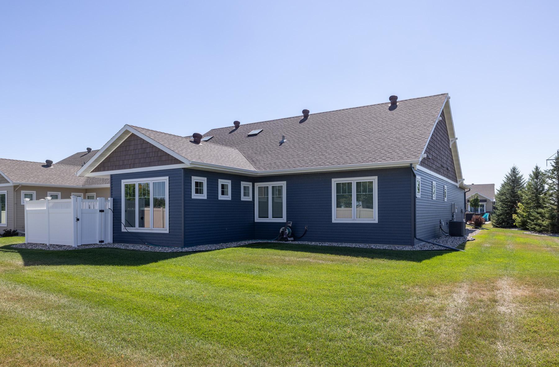 2016 single family home for sale at 4273 Coventry Drive S, Unit E in Fargo, ND — 3 bed, 2 bath (photo 42 of 42)