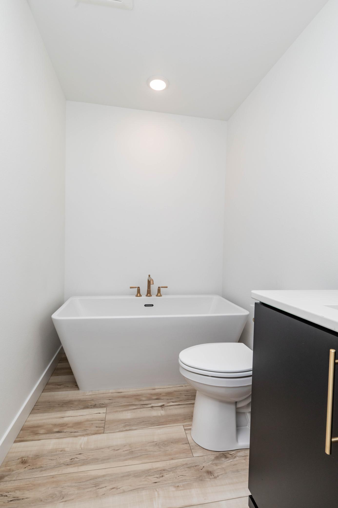 2026 single family home for sale at 2515 Valley View in Hawley, MN — 4 bed, 3 bath (photo 11 of 49)