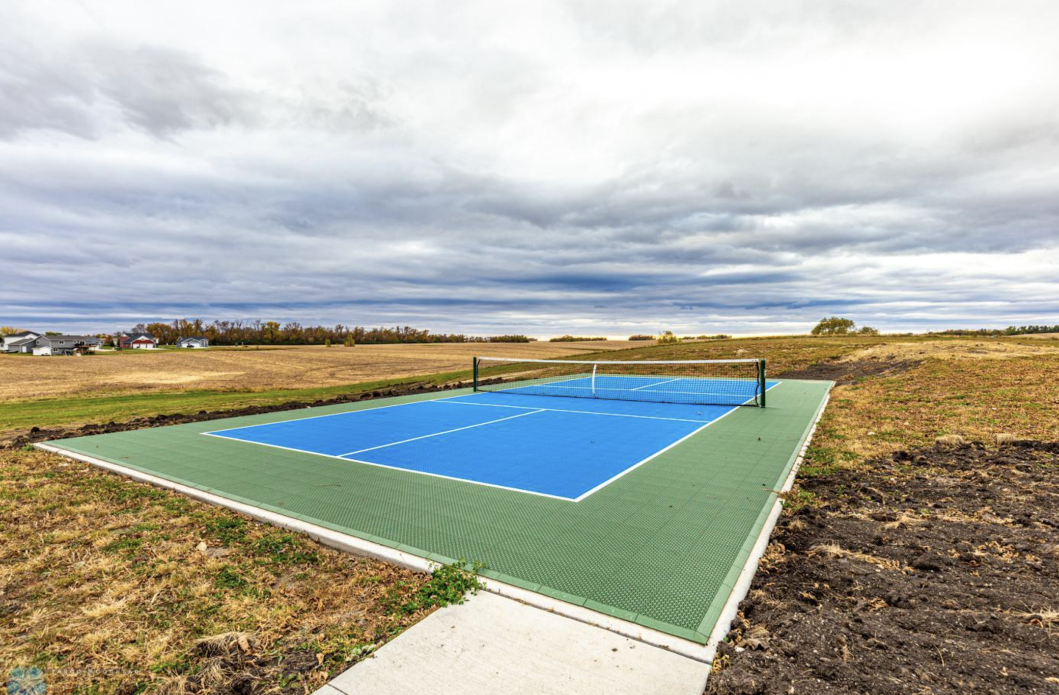 2026 single family home for sale at 2515 Valley View in Hawley, MN — 4 bed, 3 bath (photo 44 of 49)