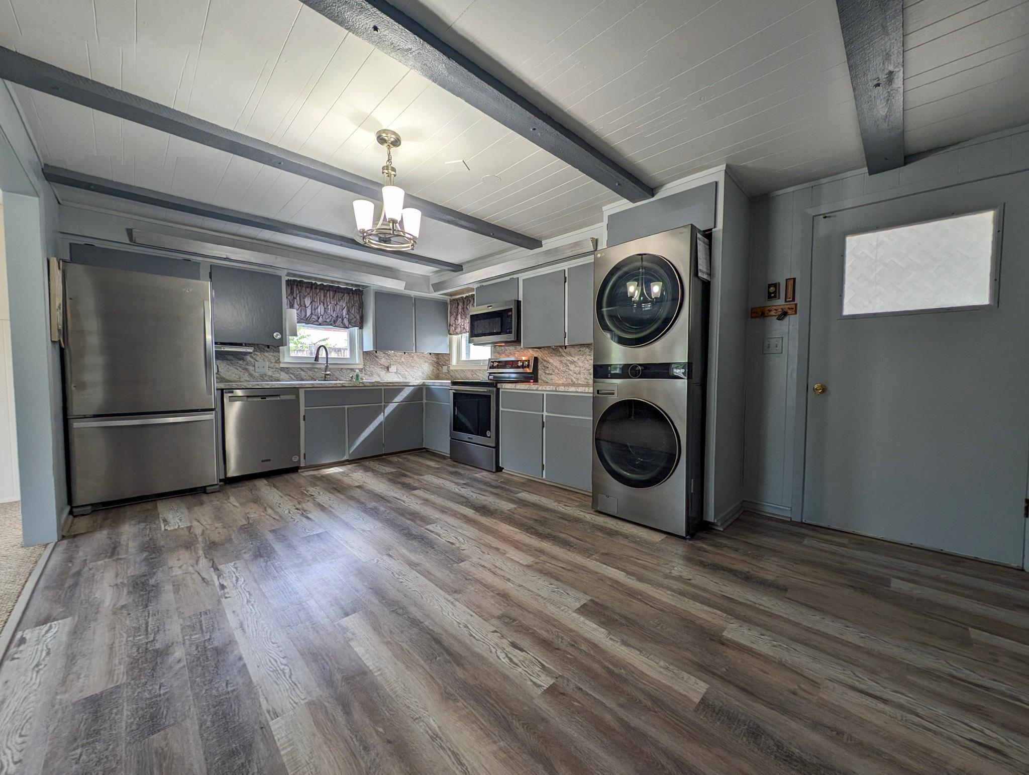 1930 single family home for sale at 331 4th Avenue SW in Perham, MN — 2 bed, 2 bath (photo 5 of 19)