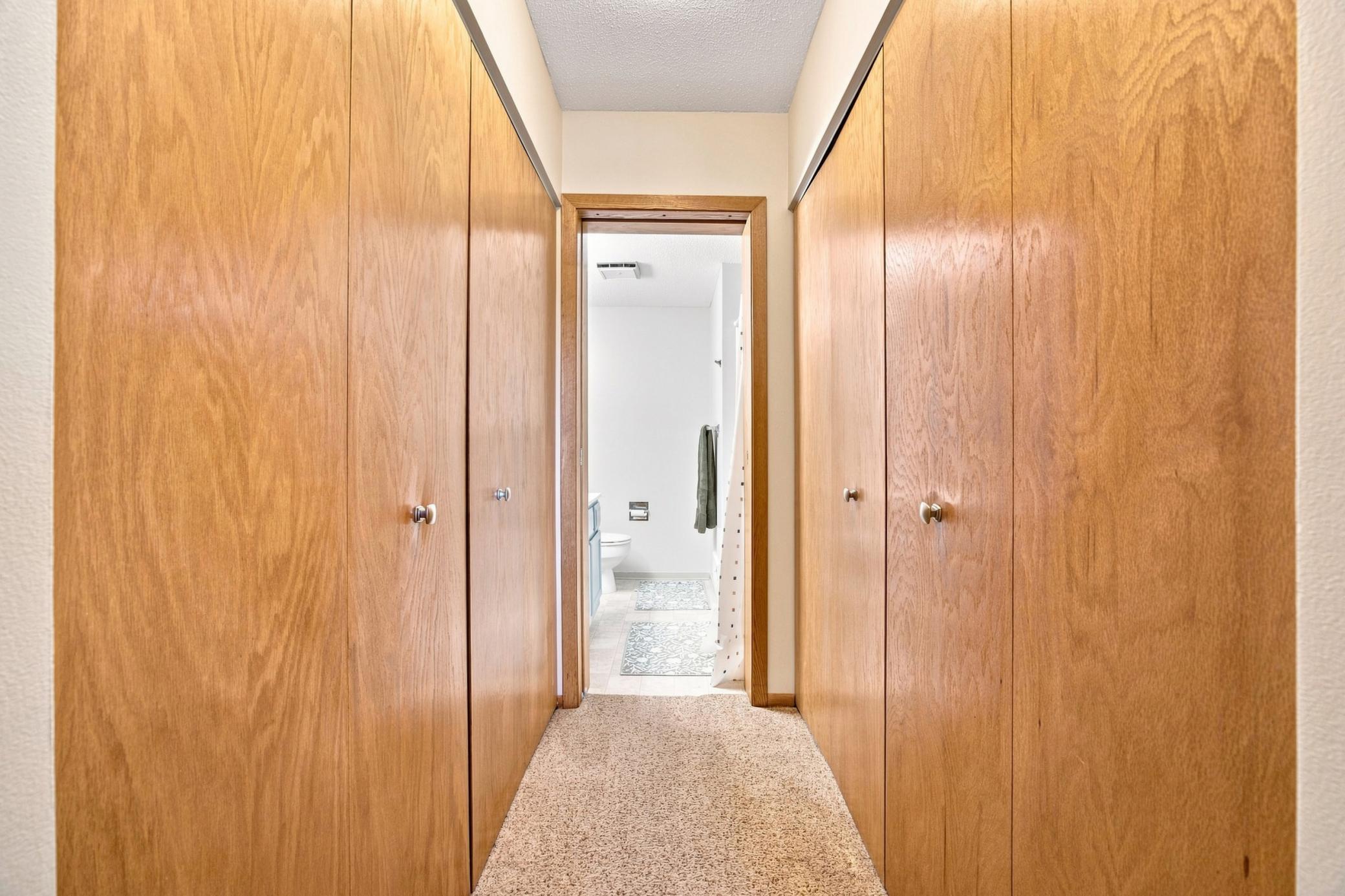 1978 condo for sale at 105 3rd Street N, Unit 203 in Moorhead, MN — 2 bed, 2 bath (photo 20 of 36)
