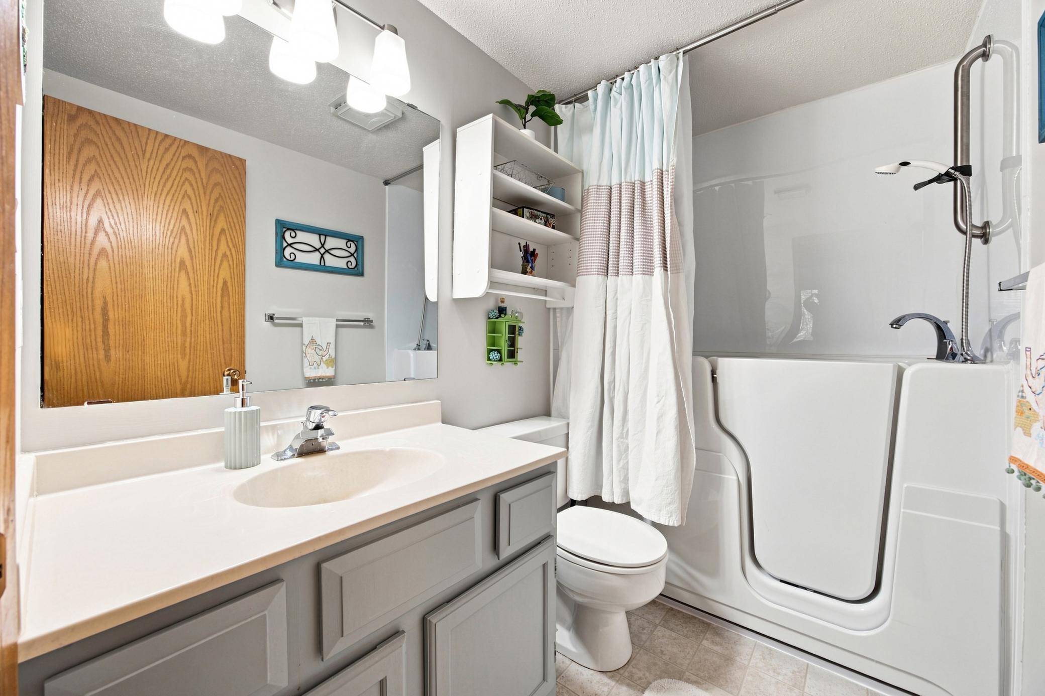 1978 condo for sale at 105 3rd Street N, Unit 203 in Moorhead, MN — 2 bed, 2 bath (photo 23 of 36)