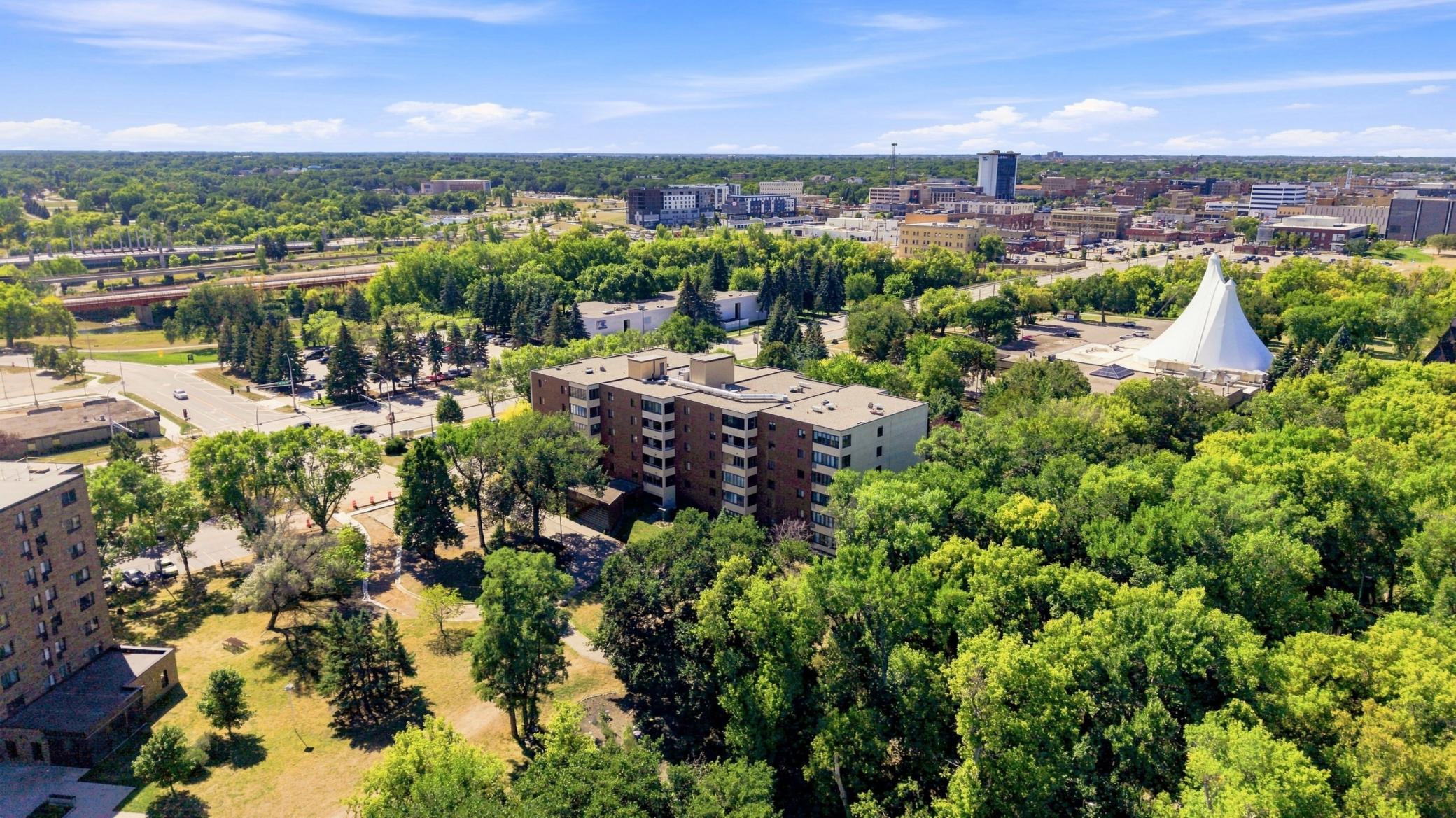 1978 condo for sale at 105 3rd Street N, Unit 203 in Moorhead, MN — 2 bed, 2 bath (photo 33 of 36)