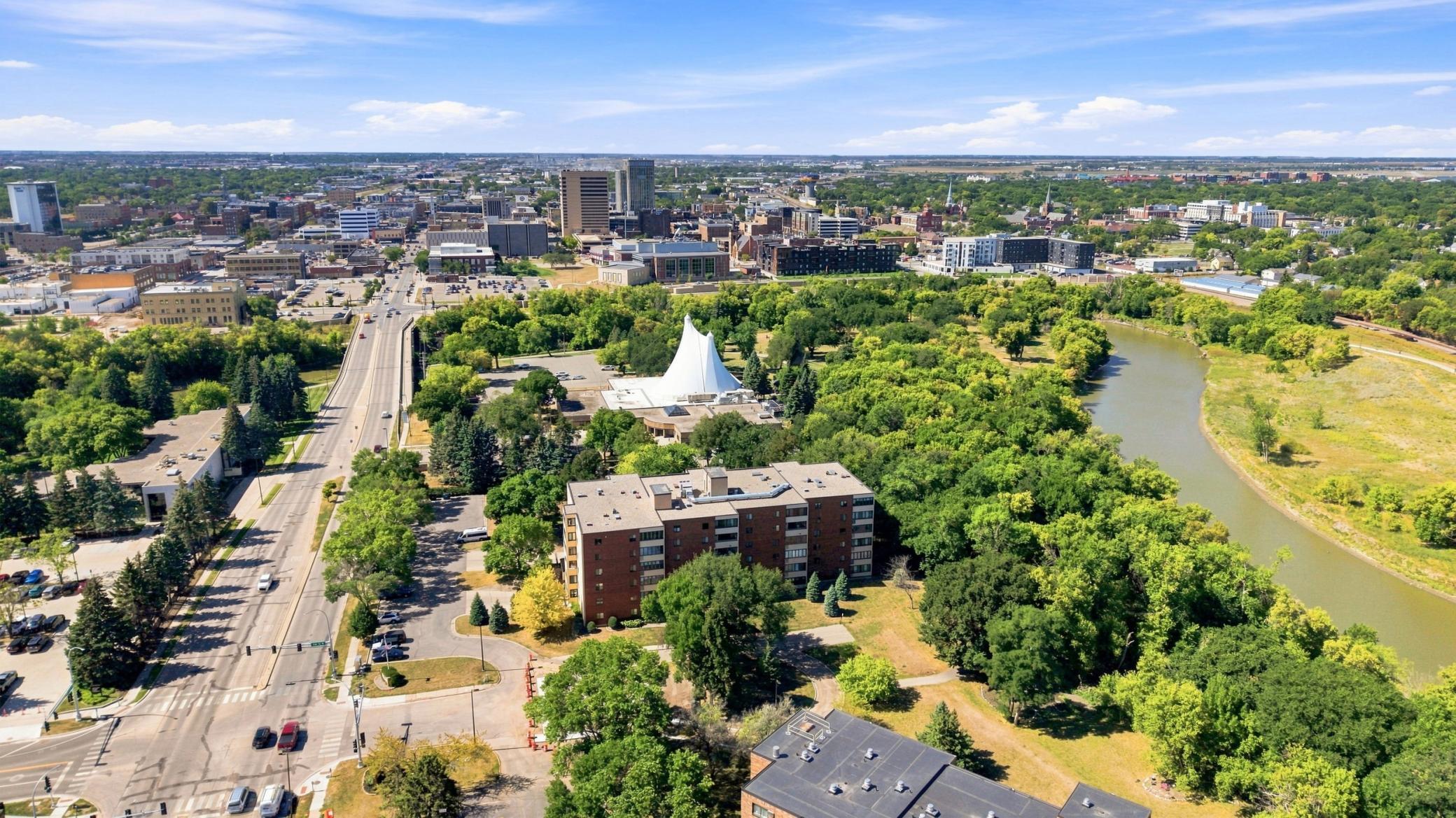 1978 condo for sale at 105 3rd Street N, Unit 203 in Moorhead, MN — 2 bed, 2 bath (photo 34 of 36)