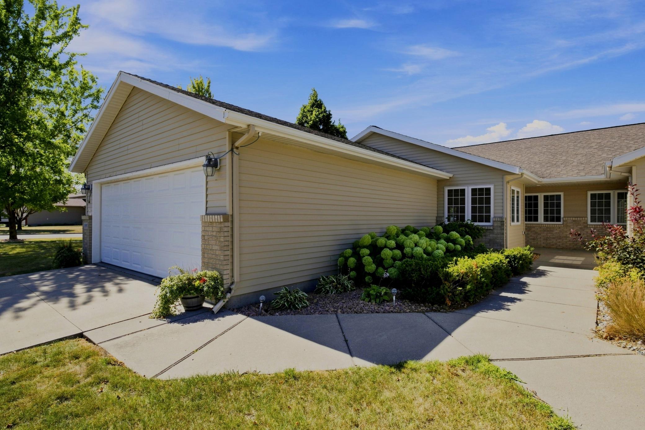 2003 twin home for sale at 3595 Harrison Street S in Fargo, ND — 3 bed, 2 bath (photo 2 of 50)