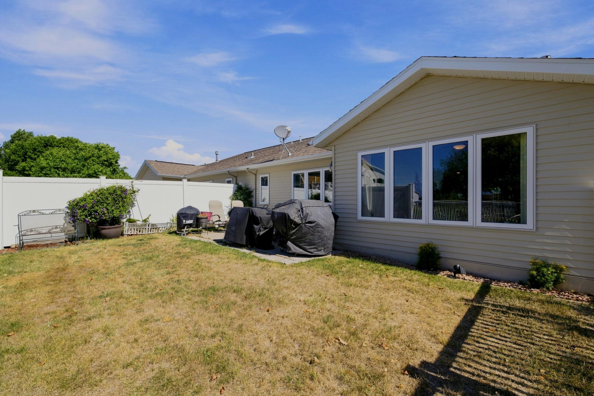 2003 twin home for sale at 3595 Harrison Street S in Fargo, ND — 3 bed, 2 bath (photo 37 of 50)