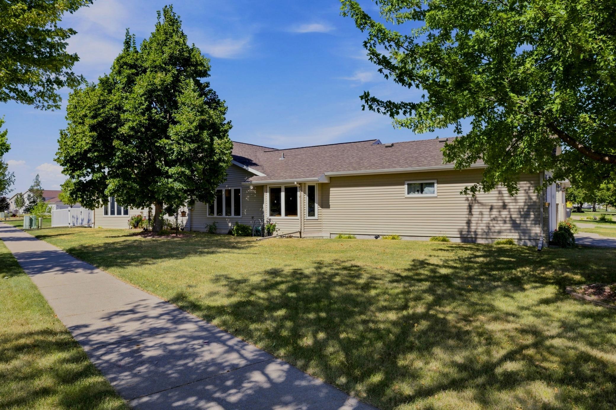 2003 twin home for sale at 3595 Harrison Street S in Fargo, ND — 3 bed, 2 bath (photo 39 of 50)
