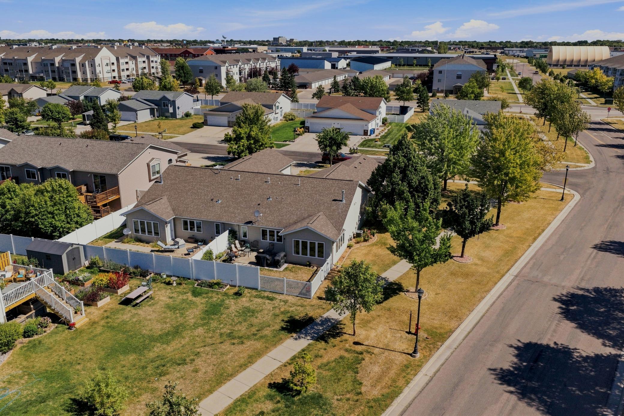 2003 twin home for sale at 3595 Harrison Street S in Fargo, ND — 3 bed, 2 bath (photo 43 of 50)