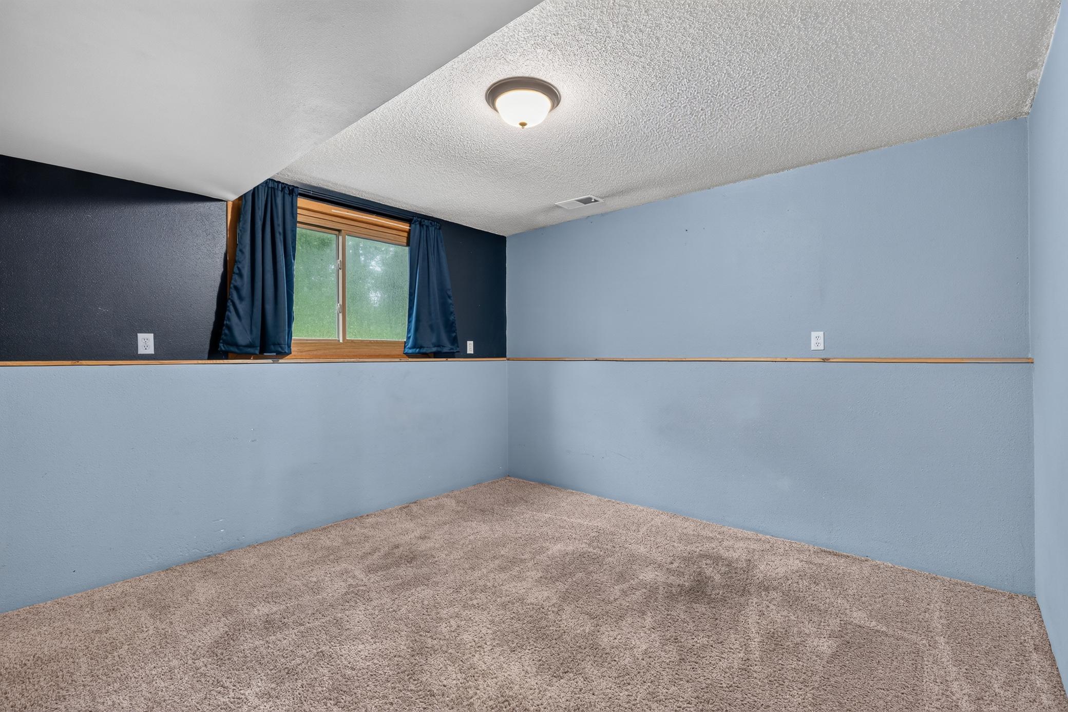 1990 single family home for sale at 16046 Woodrow Road in Brainerd, MN — 4 bed, 2 bath (photo 19 of 35)