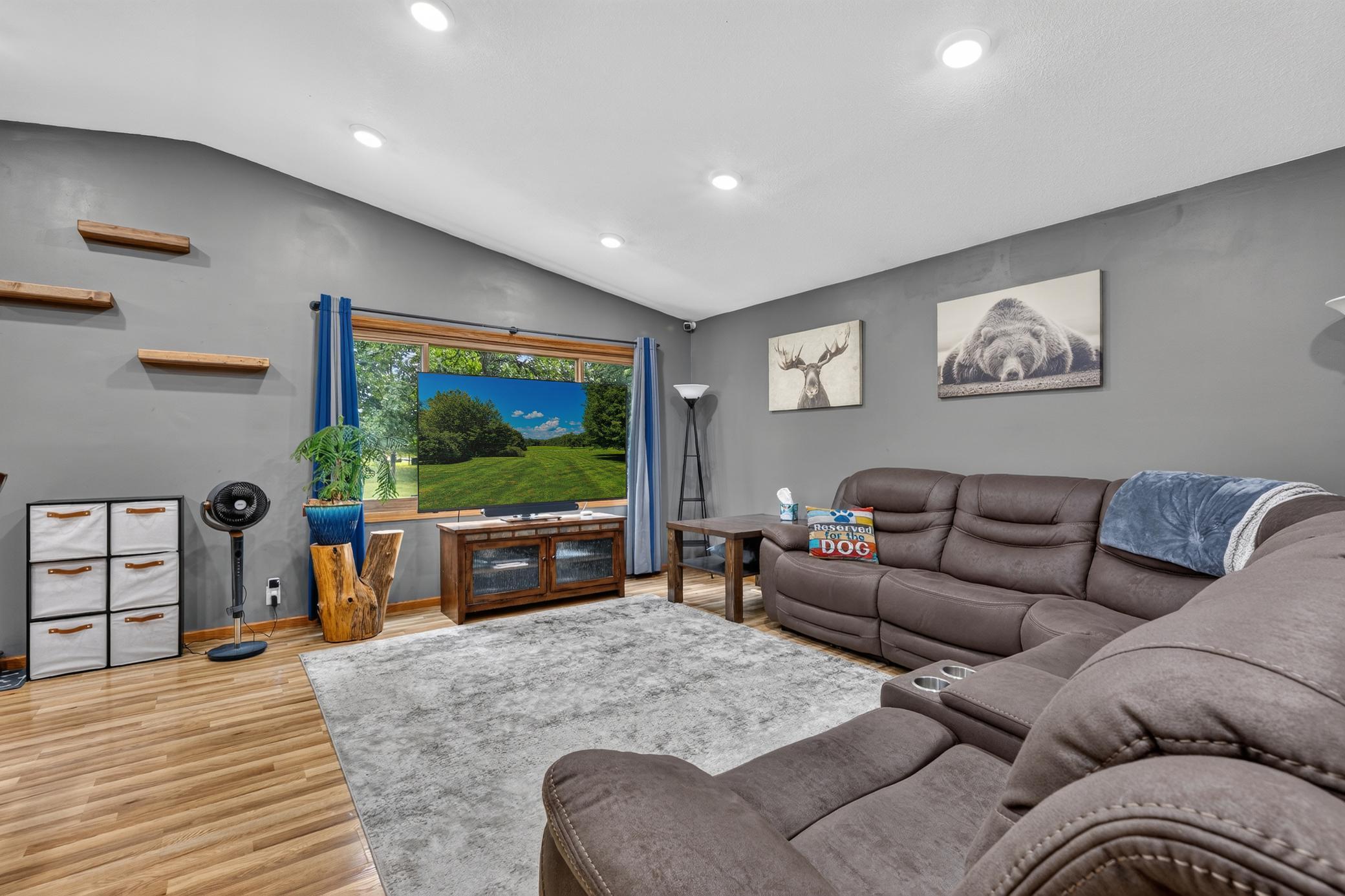 1990 single family home for sale at 16046 Woodrow Road in Brainerd, MN — 4 bed, 2 bath (photo 8 of 35)