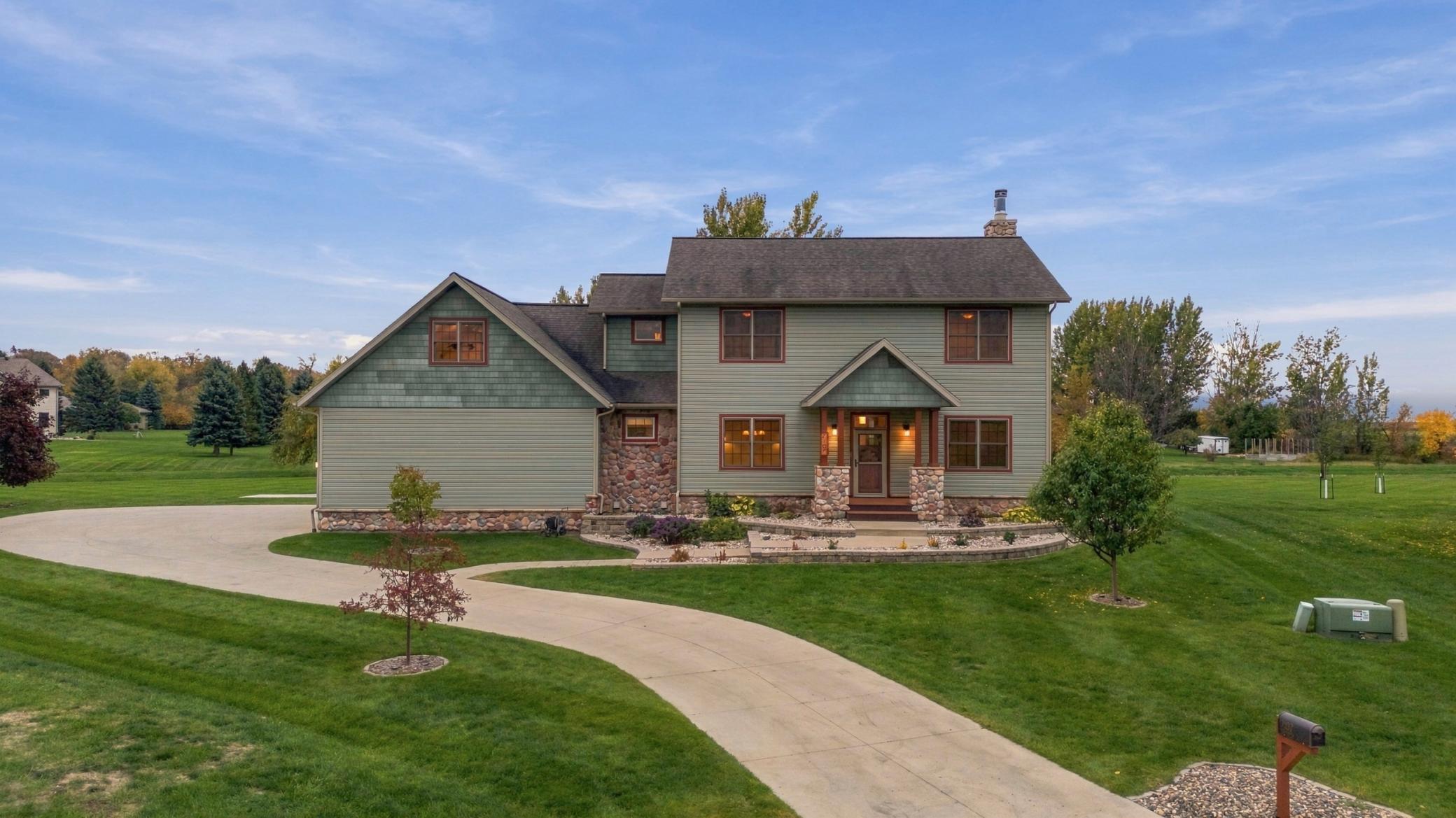2005 single family home for sale at 7107 Maple Lane in Horace, ND — 4 bed, 4 bath