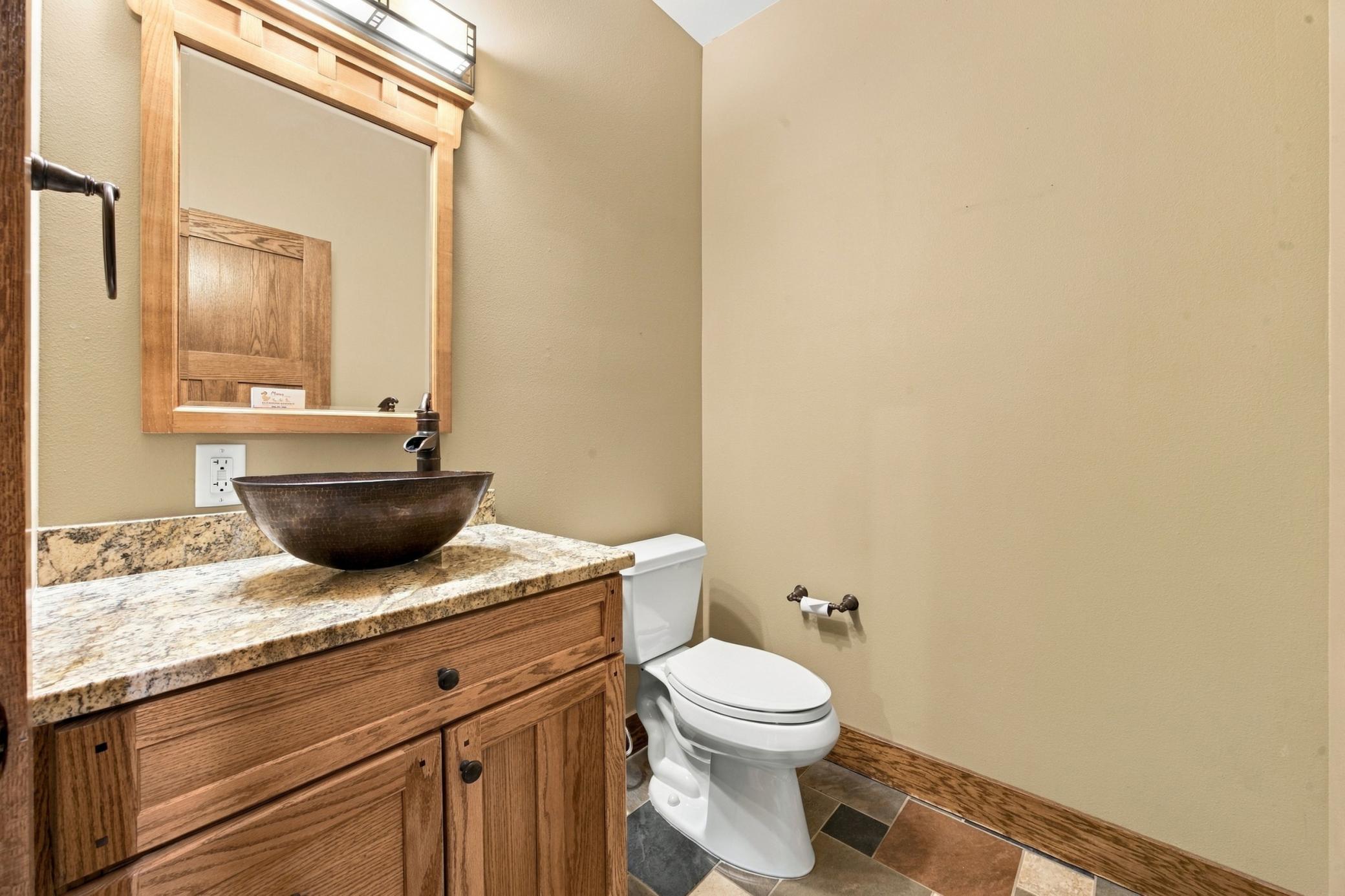 2005 single family home for sale at 7107 Maple Lane in Horace, ND — 4 bed, 4 bath (photo 12 of 72)