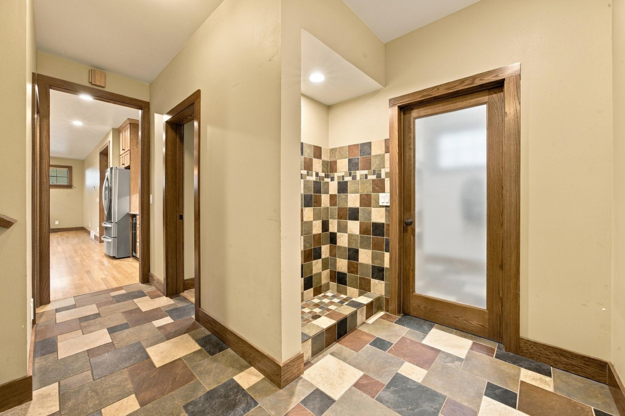 2005 single family home for sale at 7107 Maple Lane in Horace, ND — 4 bed, 4 bath (photo 19 of 72)