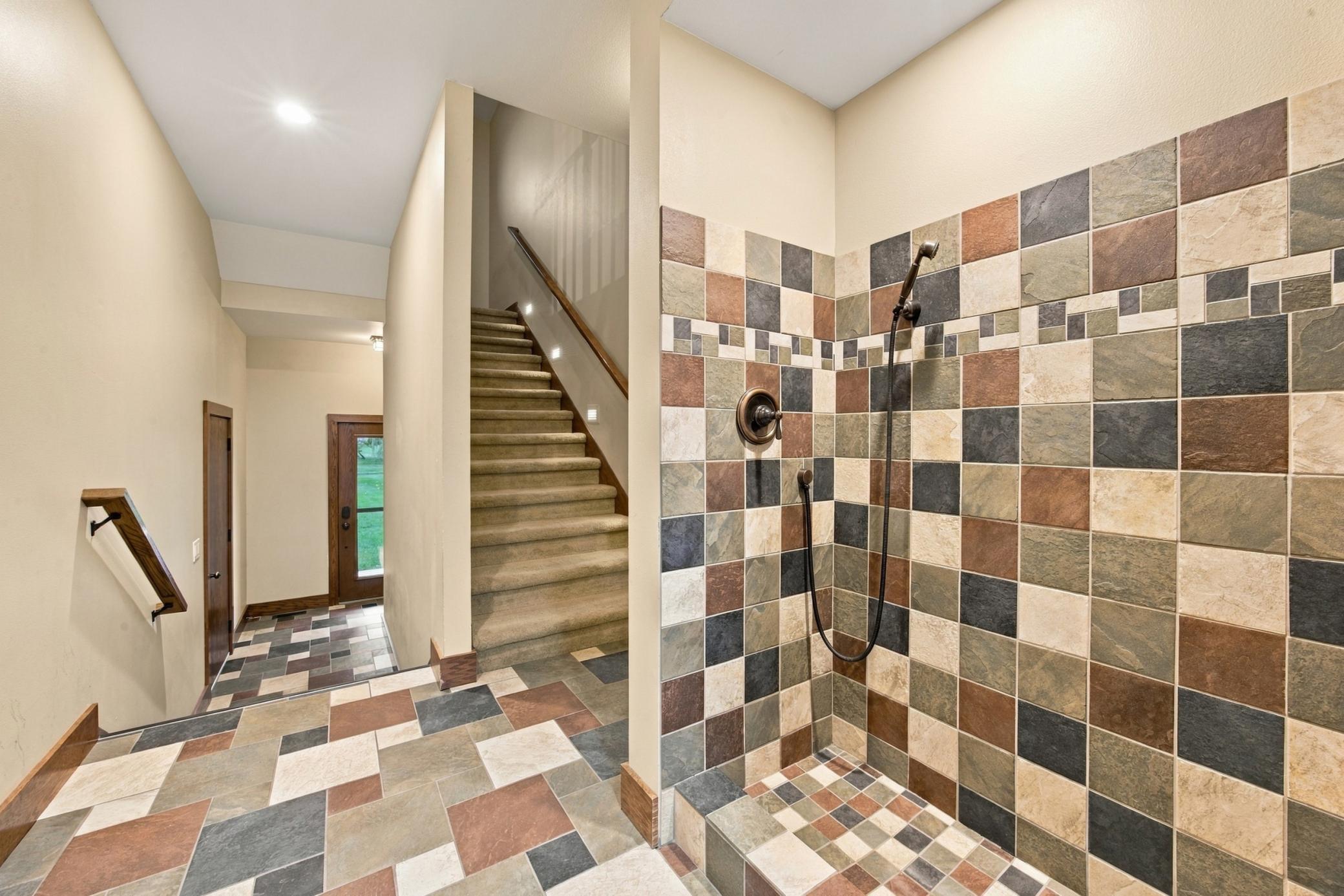 2005 single family home for sale at 7107 Maple Lane in Horace, ND — 4 bed, 4 bath (photo 20 of 72)