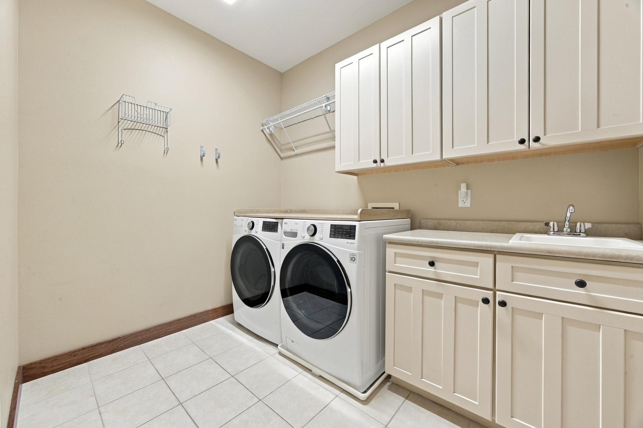 2005 single family home for sale at 7107 Maple Lane in Horace, ND — 4 bed, 4 bath (photo 30 of 72)
